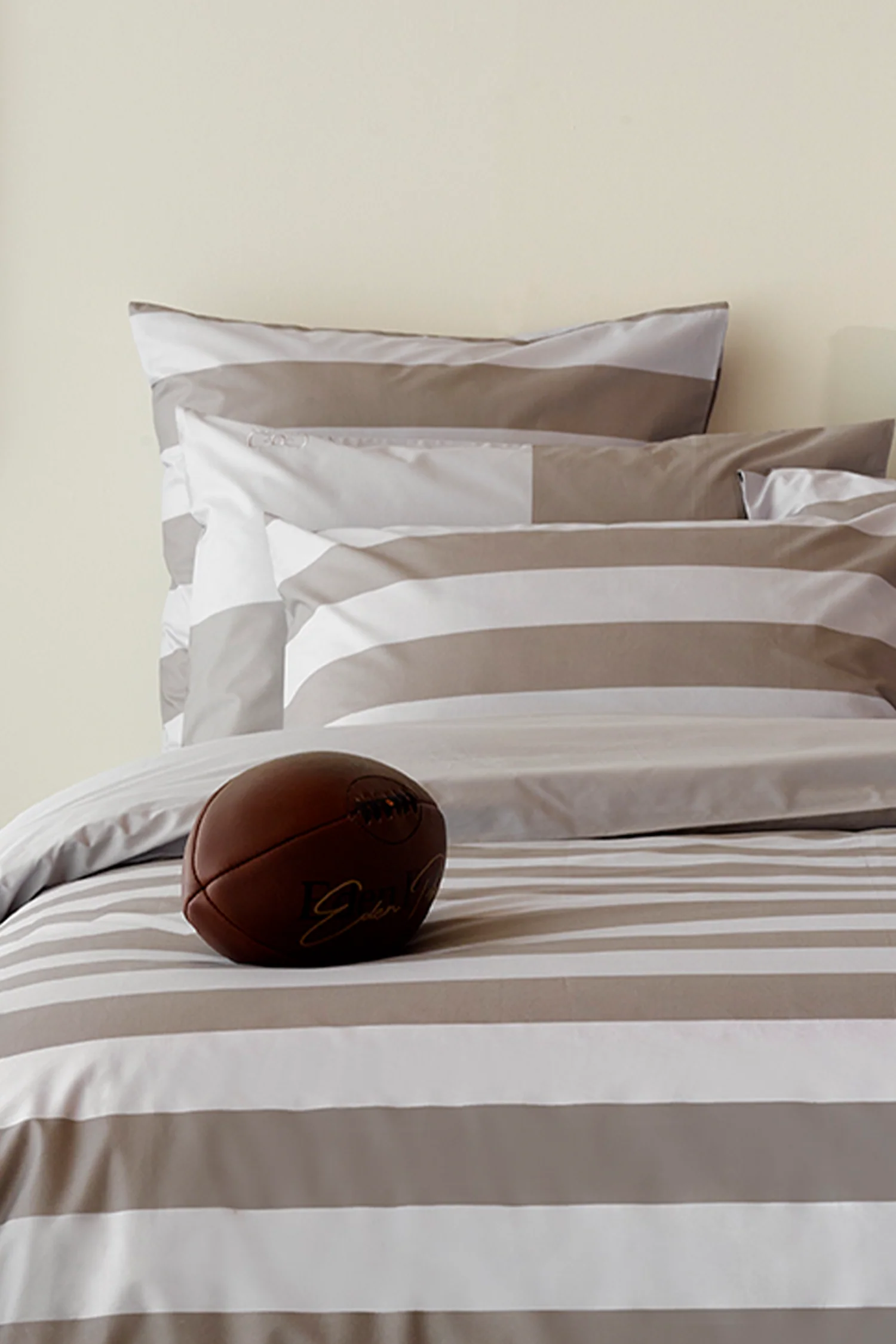 2 taies d'oreiller carrés à rayures beige - A la recherche du ballon perdu