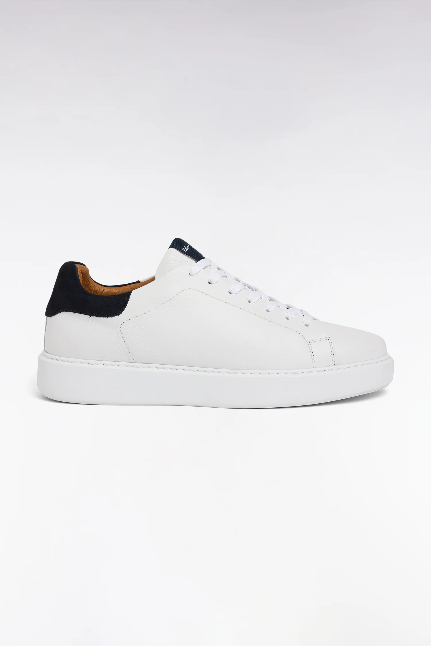 Baskets en cuir grainé blanc