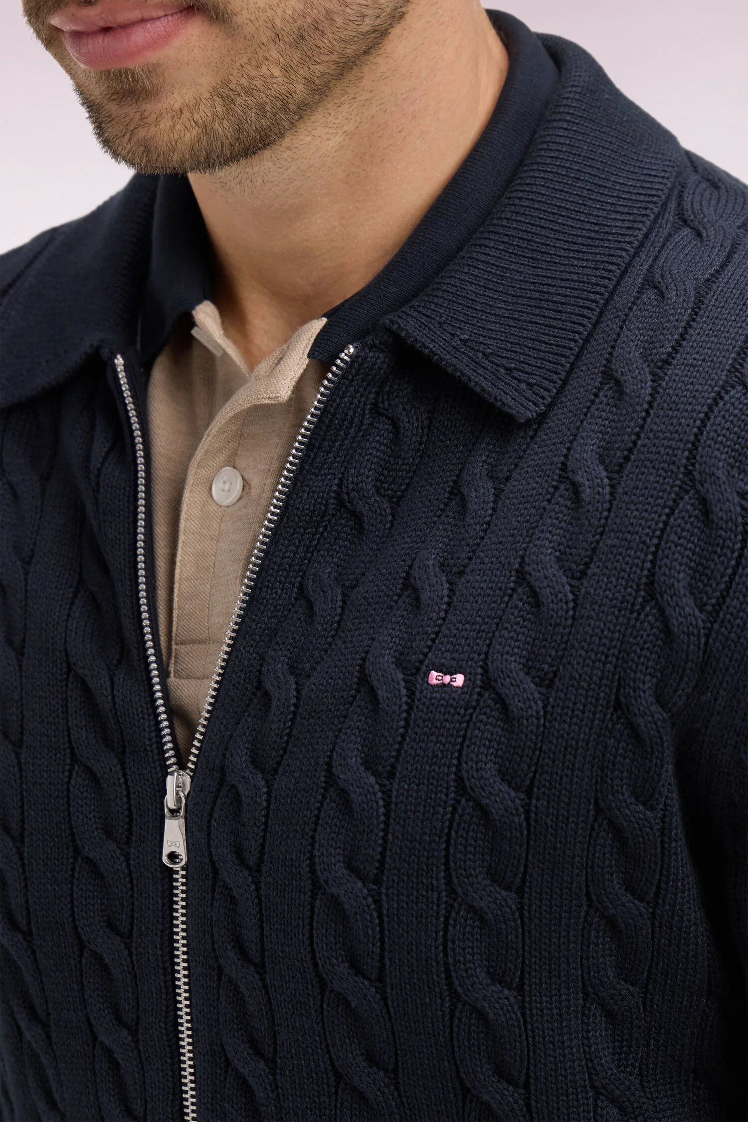 Cardigan zippé à torsade en coton marine - Image 4