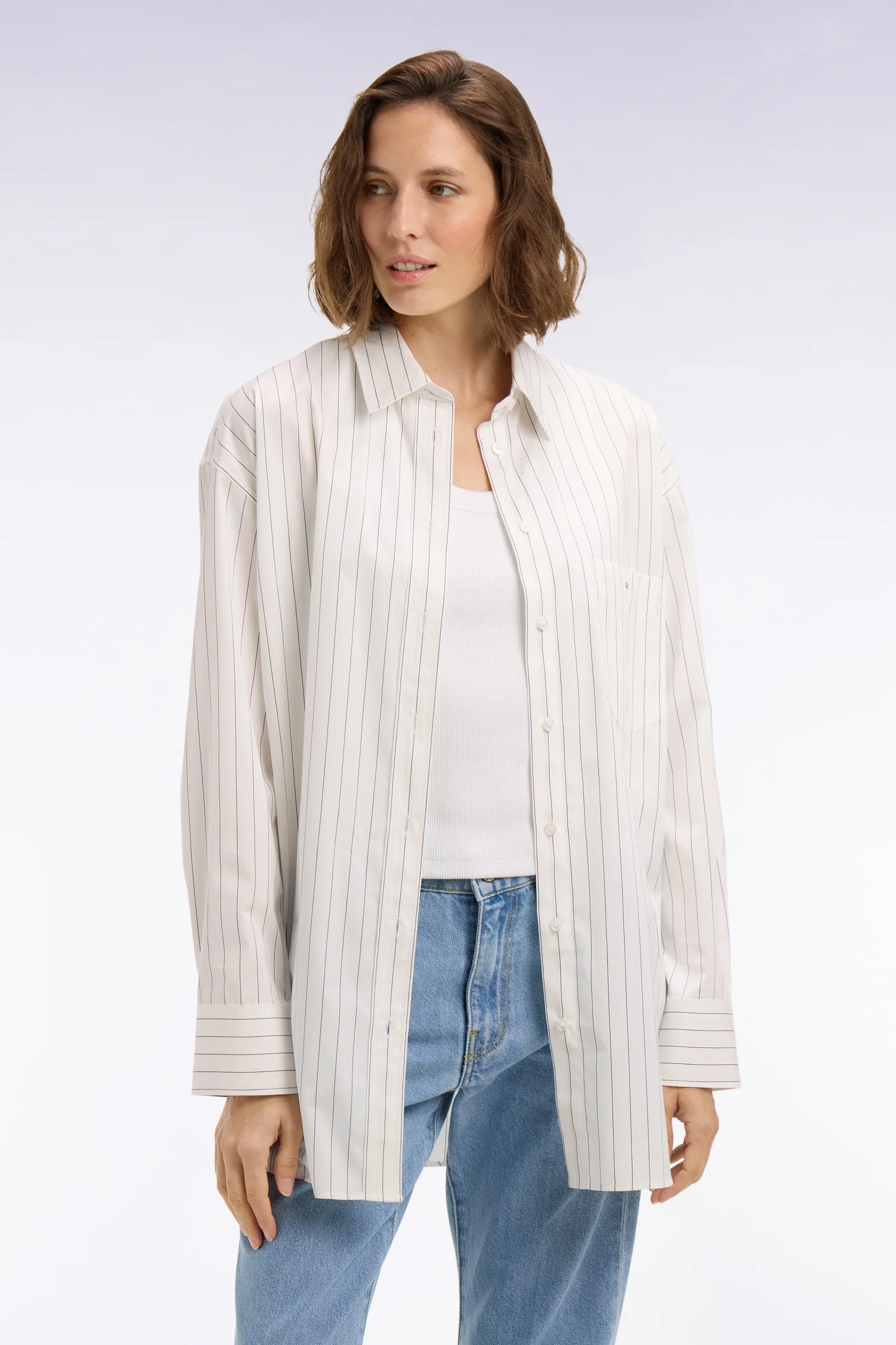 Chemise à fines rayures en popeline de coton blanche coupe oversized - Image 3