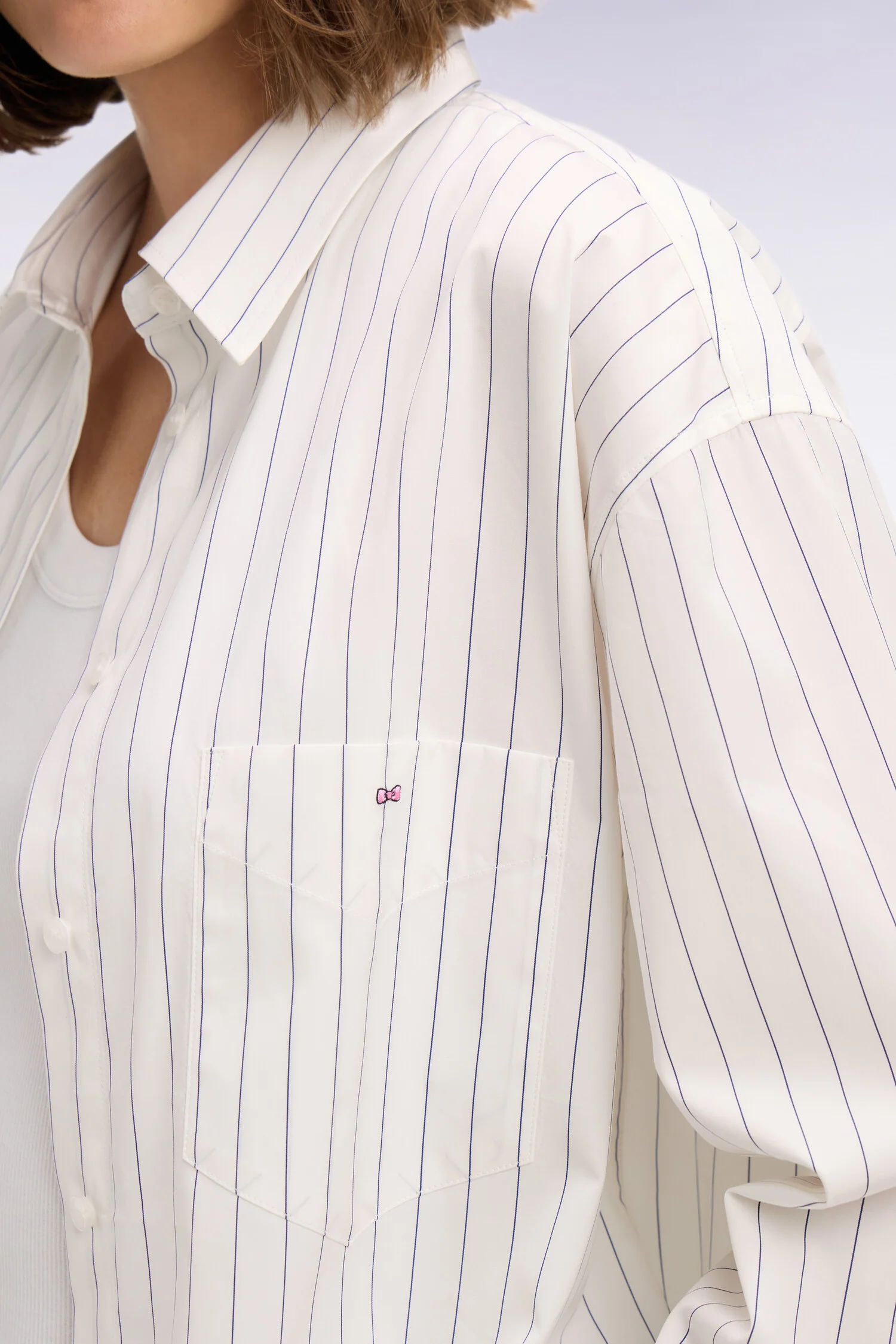 Chemise à fines rayures en popeline de coton blanche coupe oversized - Image 4