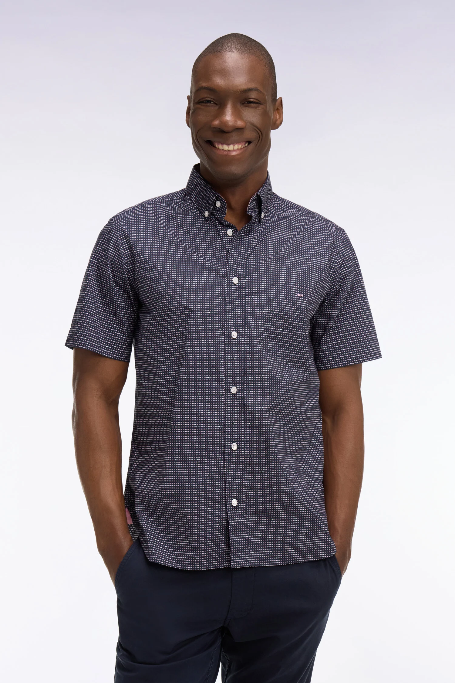 Chemise à manches courtes en coton marine à micromotifs roses - Image 3