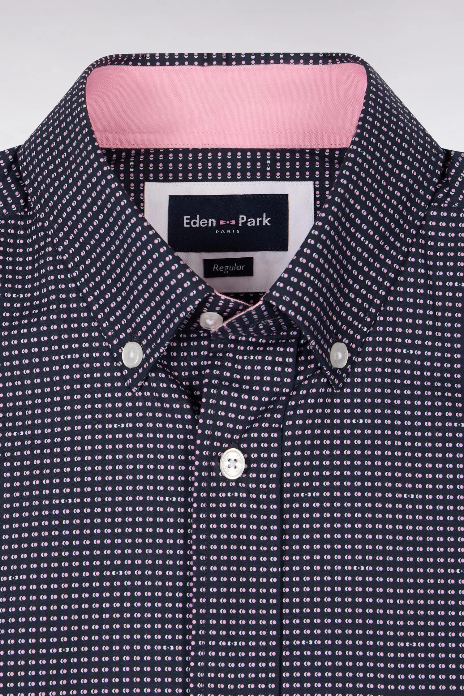 Chemise à manches courtes en coton marine à micromotifs roses - Image 6