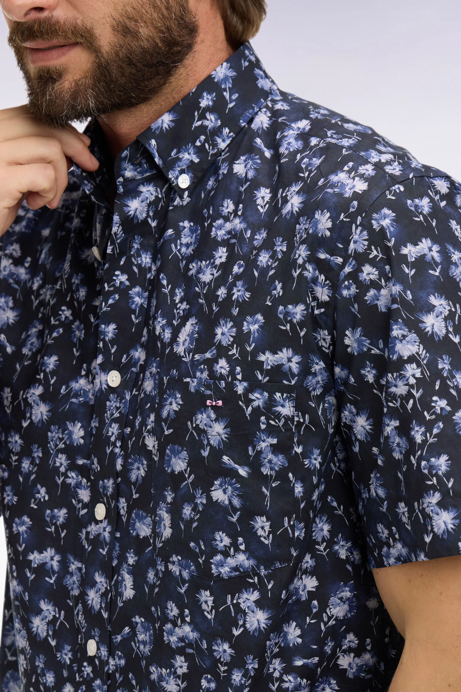 Chemise à manches courtes en coton Pima marine à motif floral - Image 4
