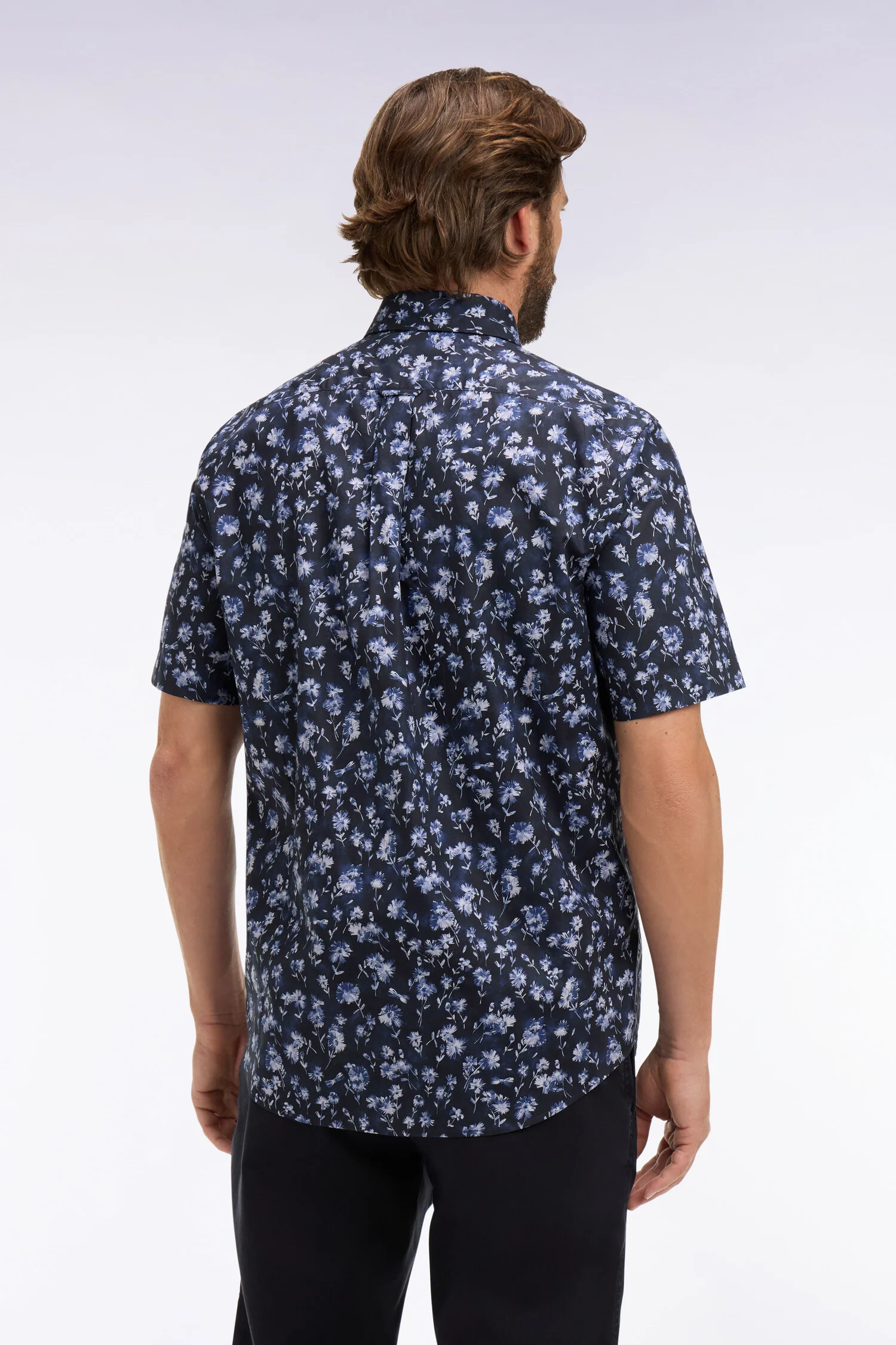 Chemise à manches courtes en coton Pima marine à motif floral - Image 5