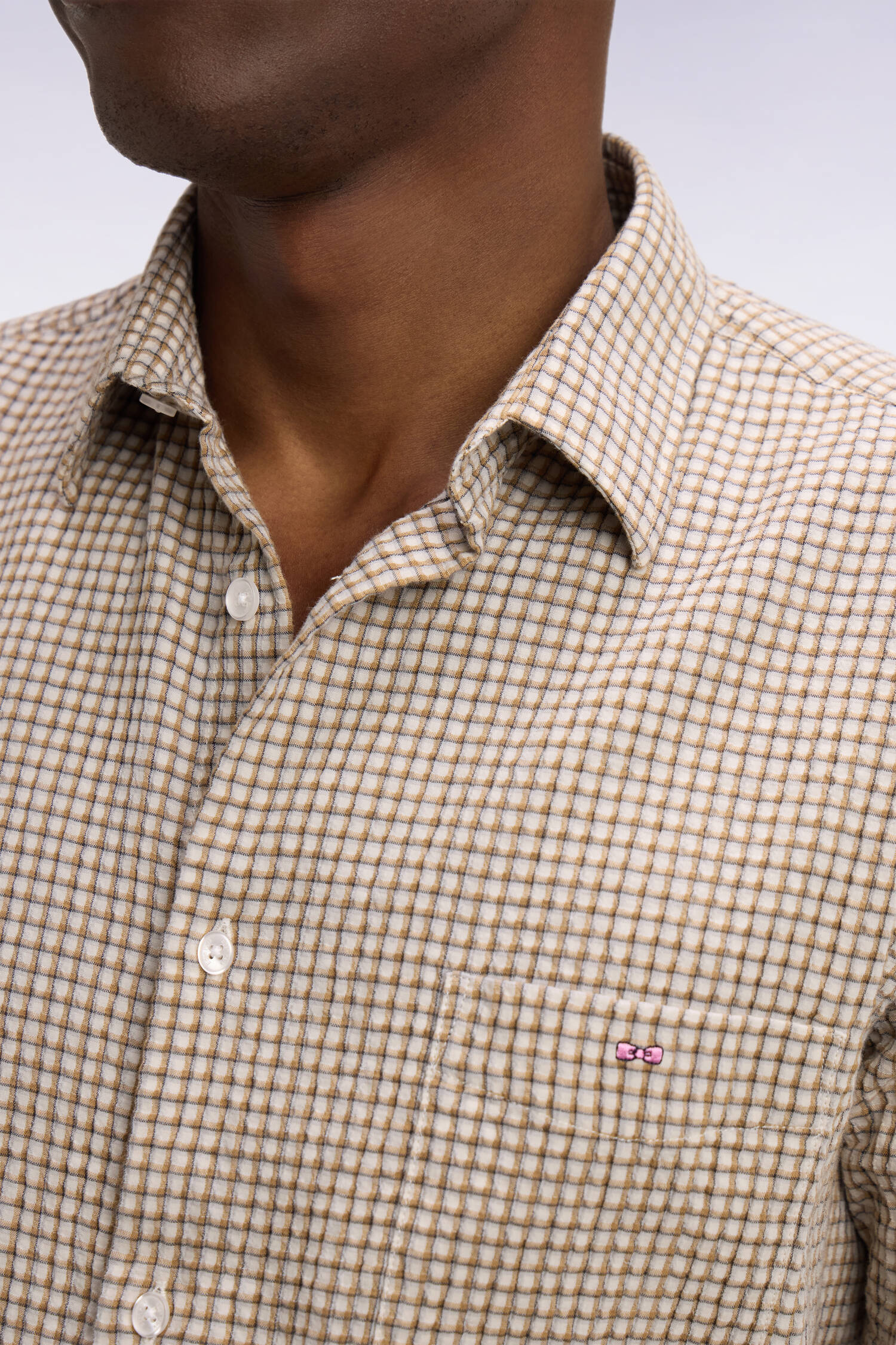 Chemise à manches courtes en coton seersucker à carreaux beige coupe slim - Image 4