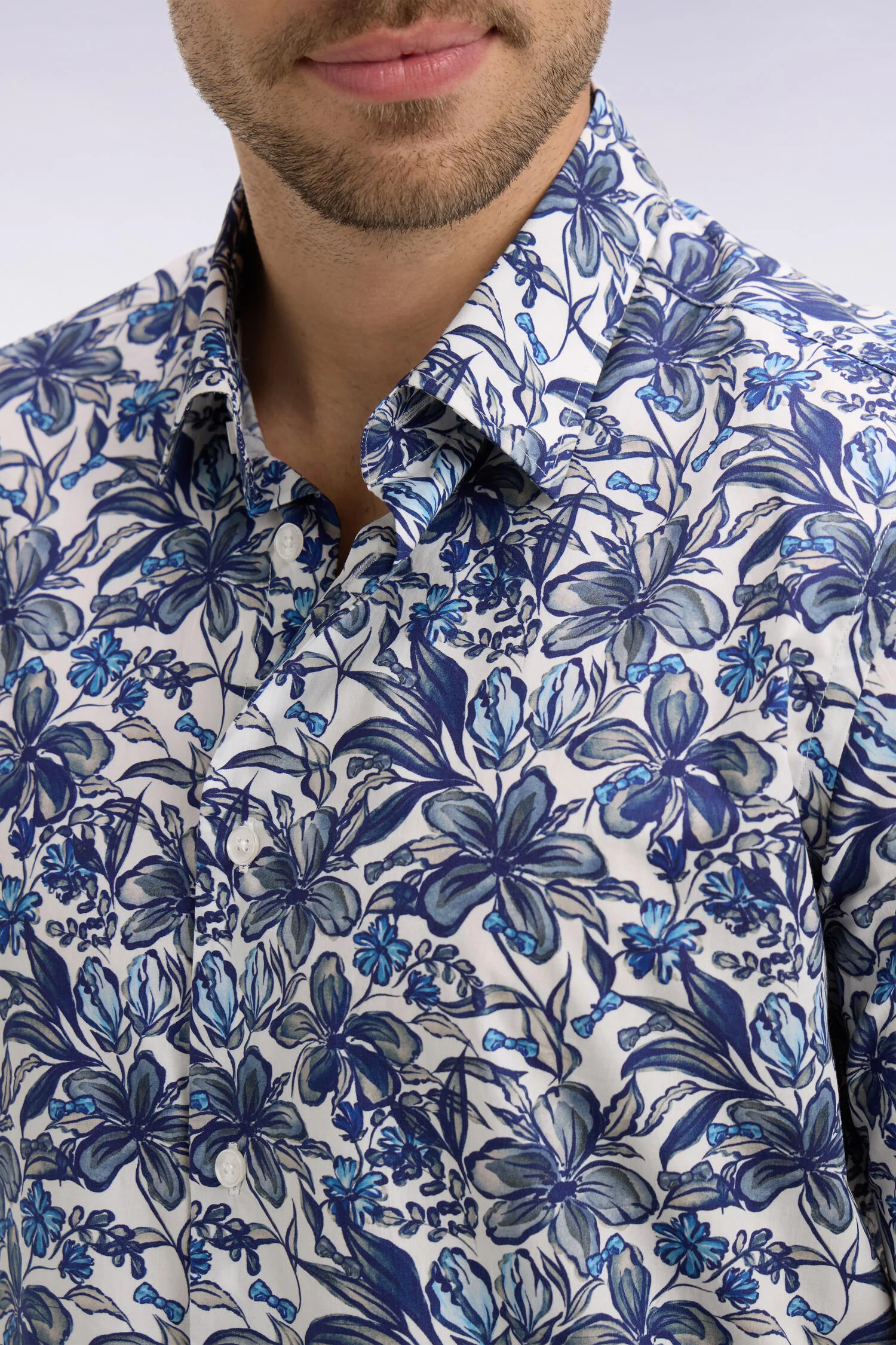 Chemise à manches courtes en popeline de coton marine à motif floral - Image 4