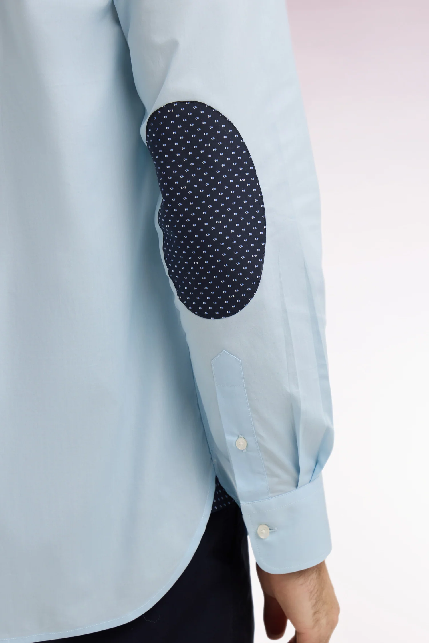 Chemise en coton bleu ciel à coudières imprimées - Image 4