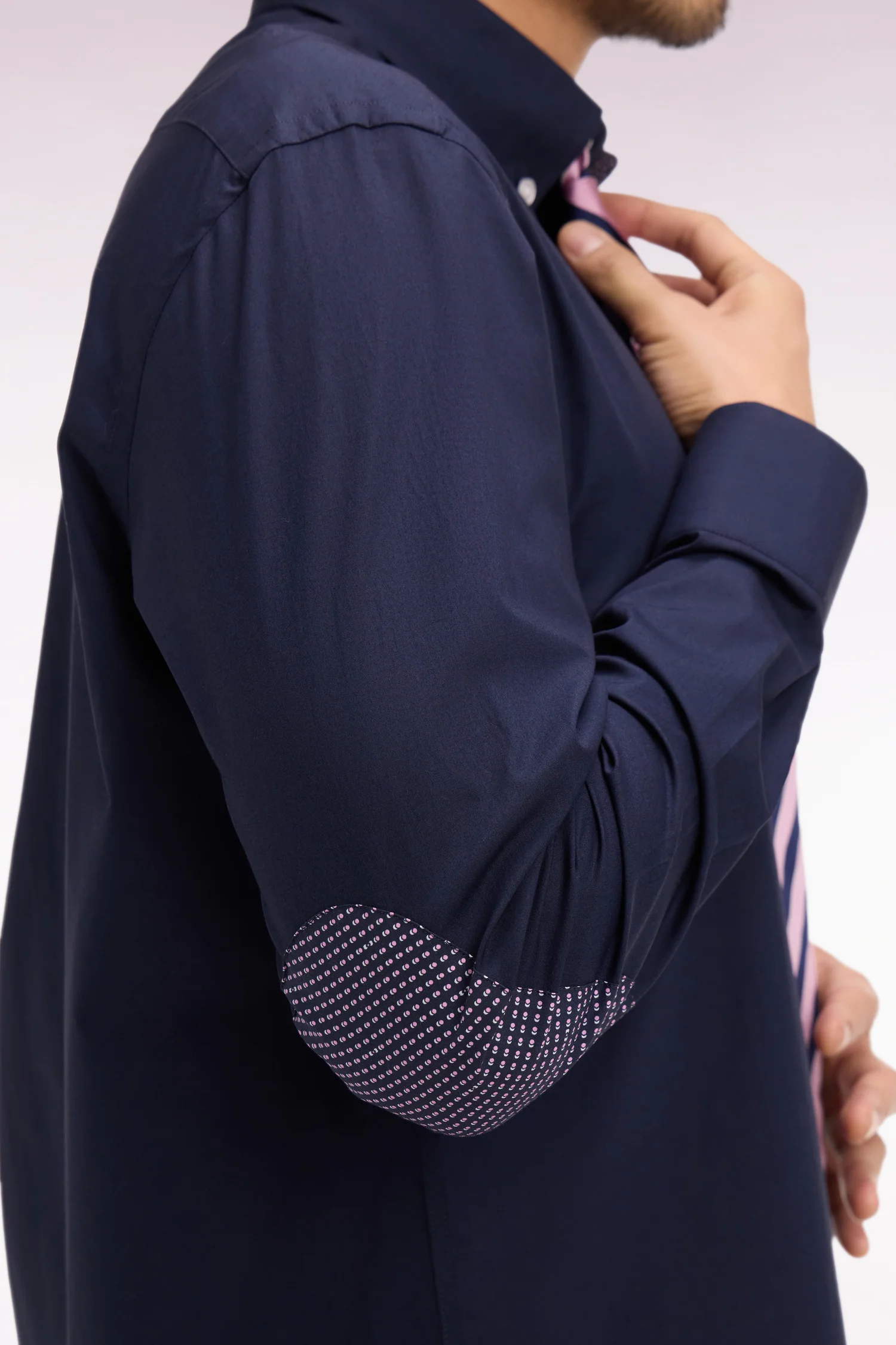 Chemise en coton marine à coudières imprimées - Image 4