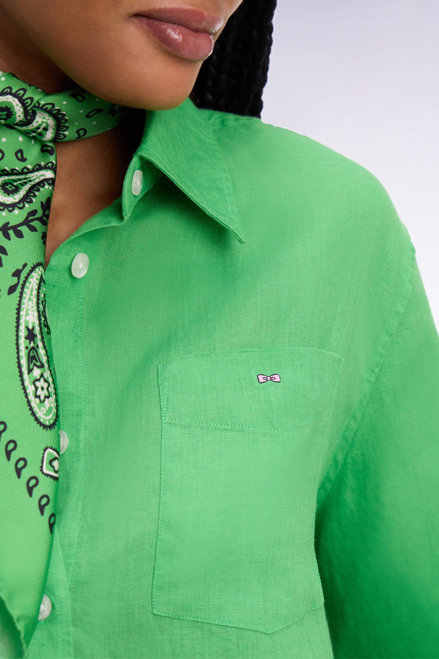 Chemise en lin verte à poches plaquées - Image 4
