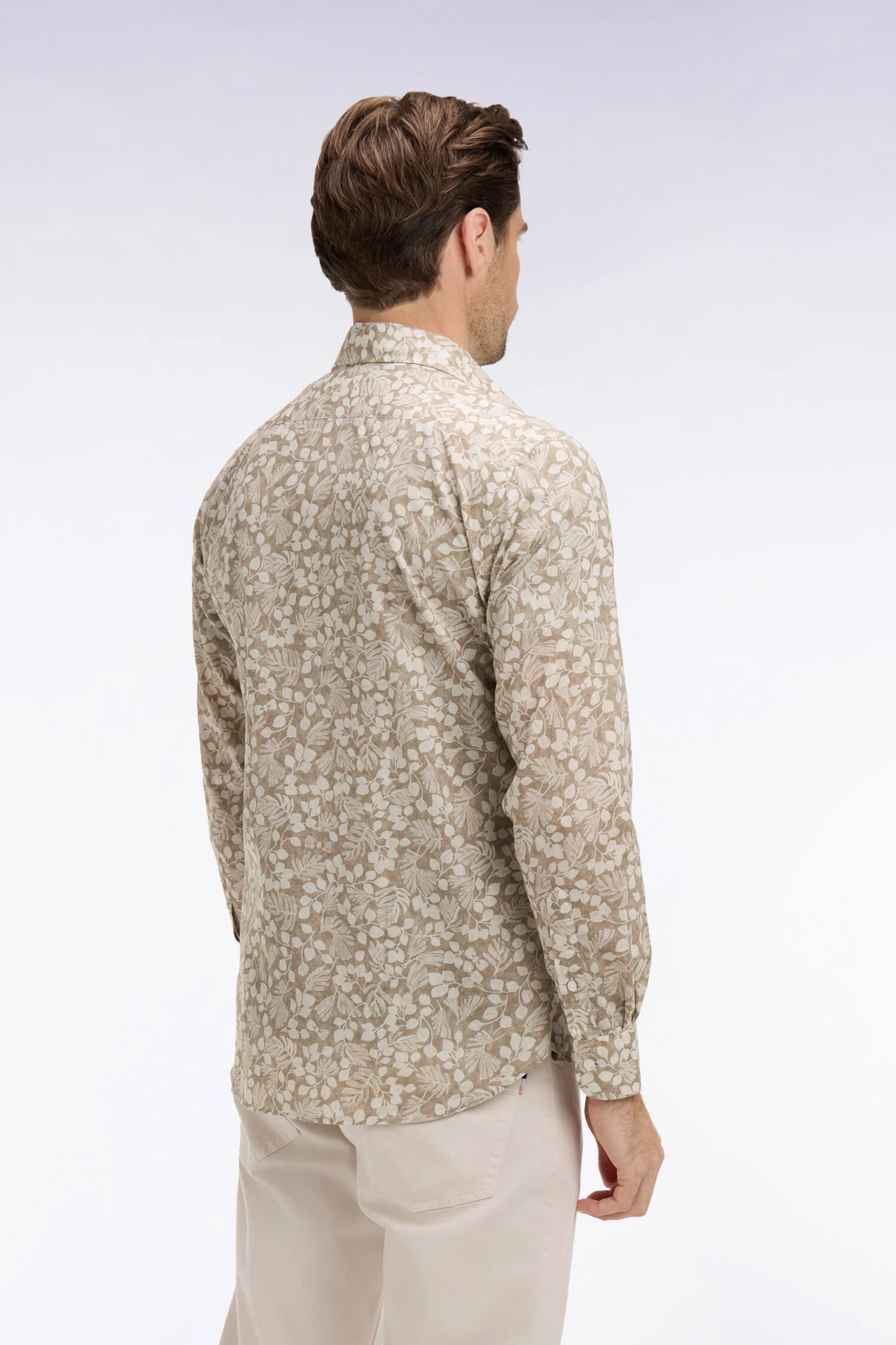 Chemise en popeline de coton beige à micromotifs végétal coupe slim - Image 5