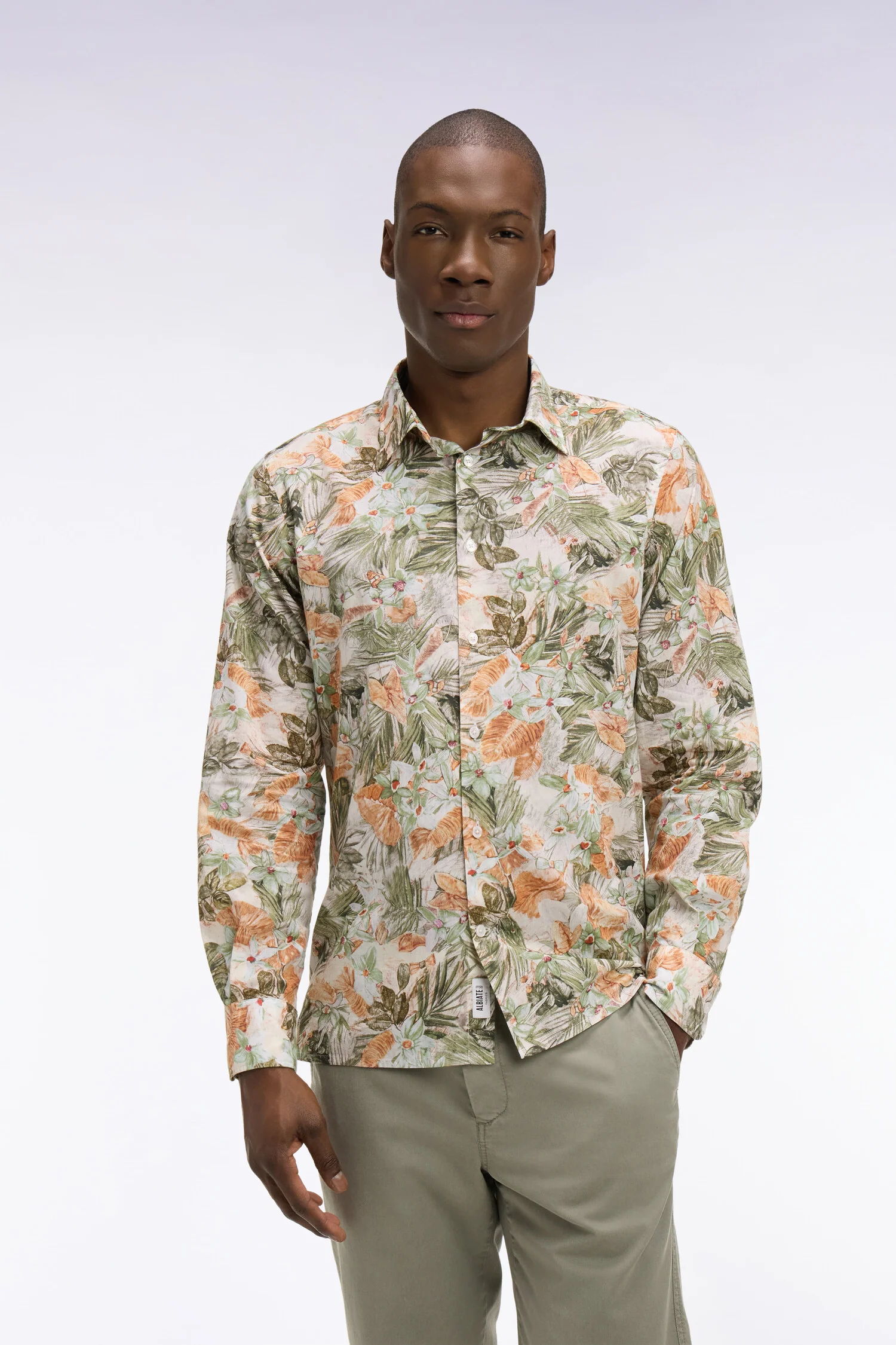 Chemise en popeline de coton beige imprimé végétal coupe regular - Image 3