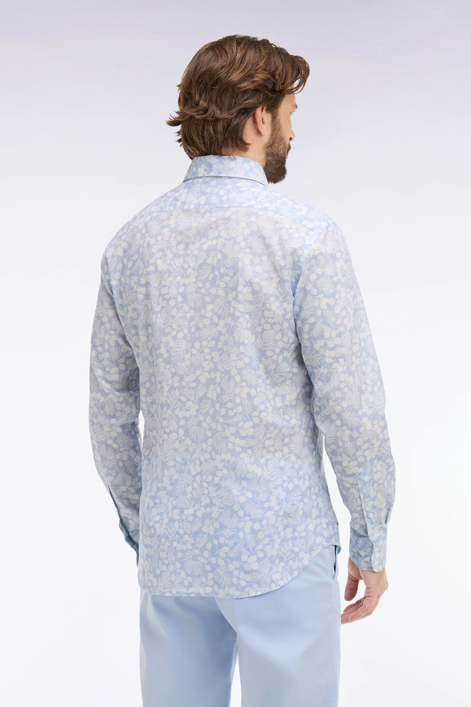 Chemise en popeline de coton bleu ciel à micromotifs végétal coupe slim - Image 5