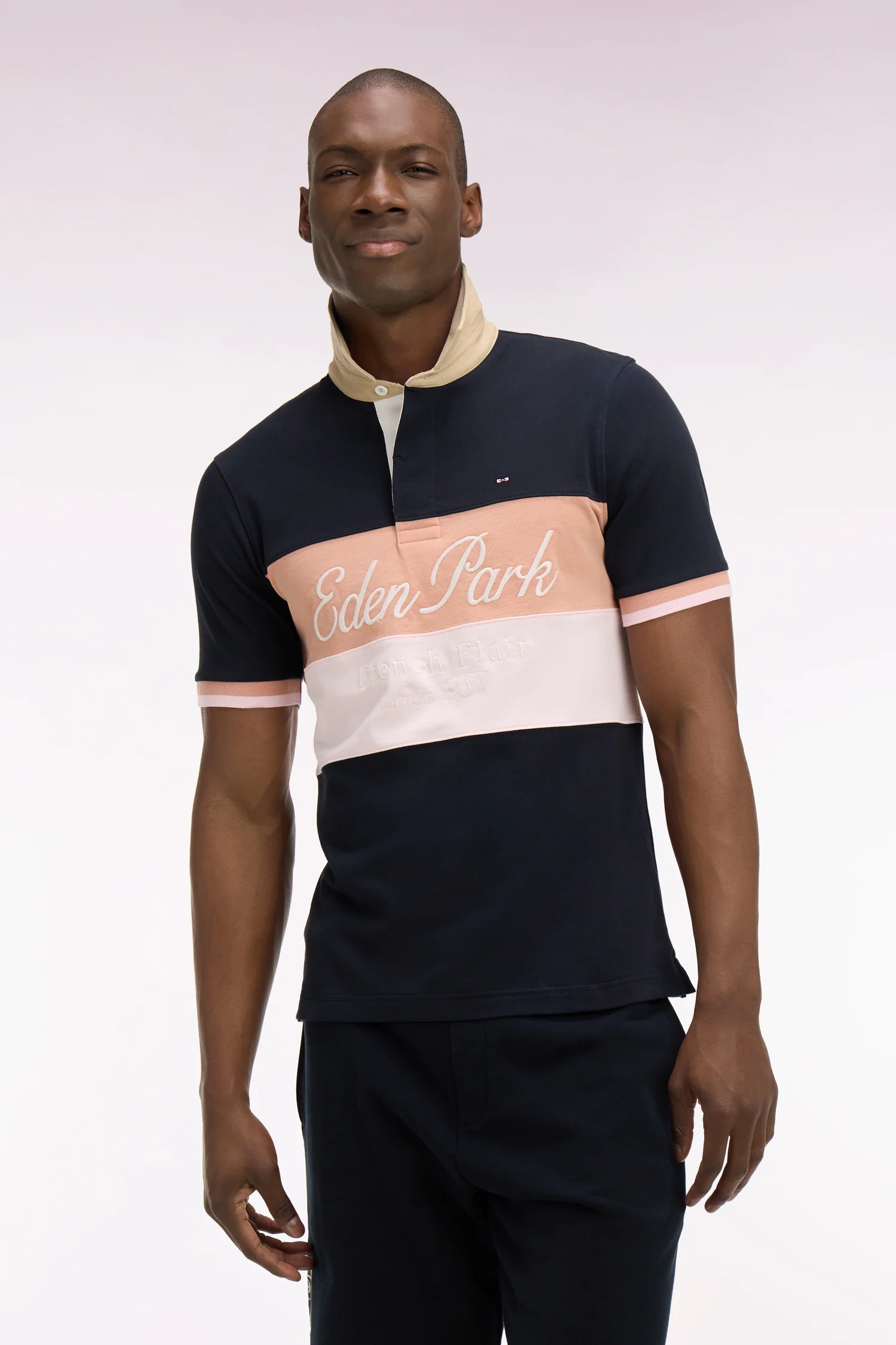 Maillot à manches courtes marine à découpes pastel et broderie coupe regular - Image 3