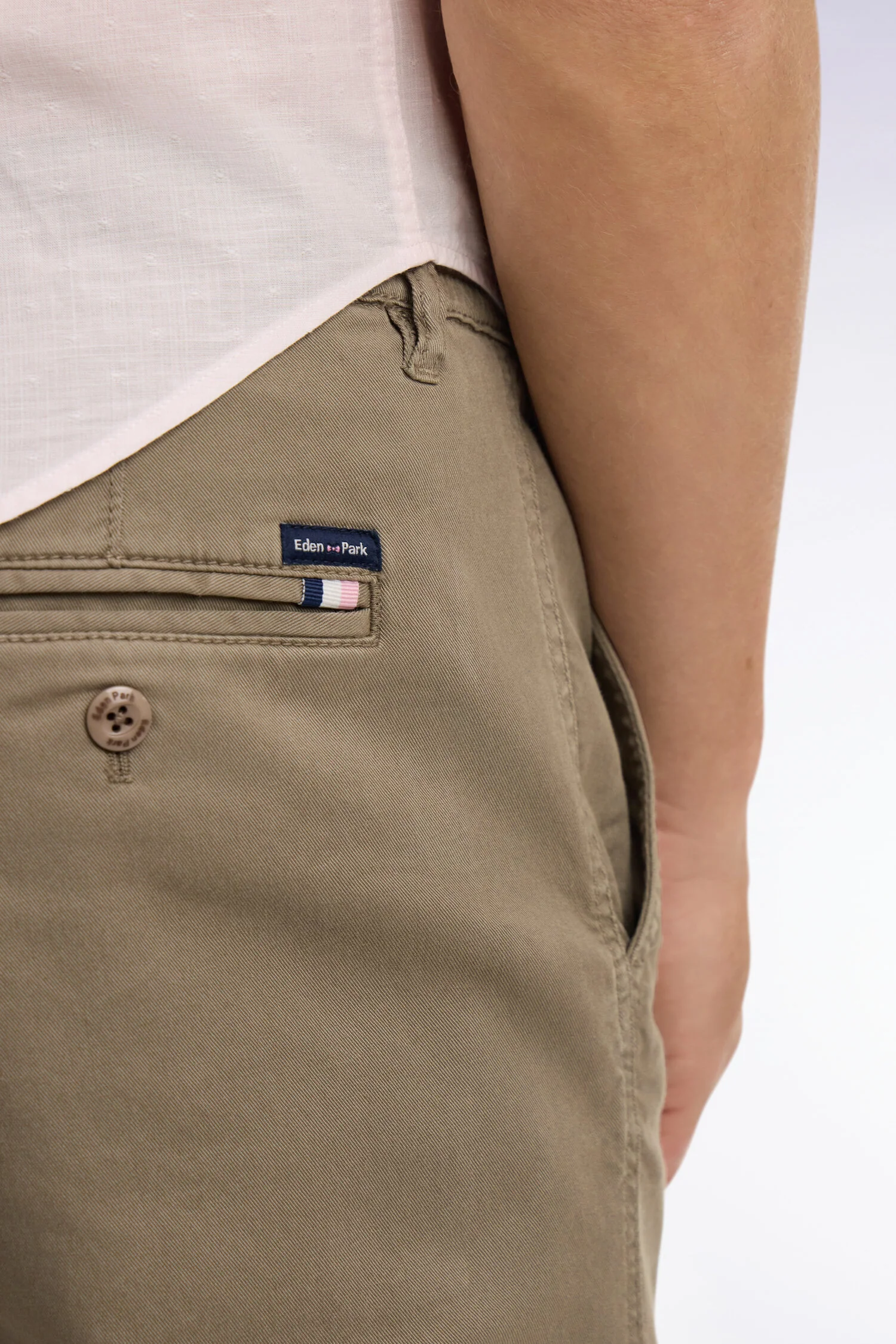 Pantalon chino taille élastique en coton et lyocell beige - Image 4