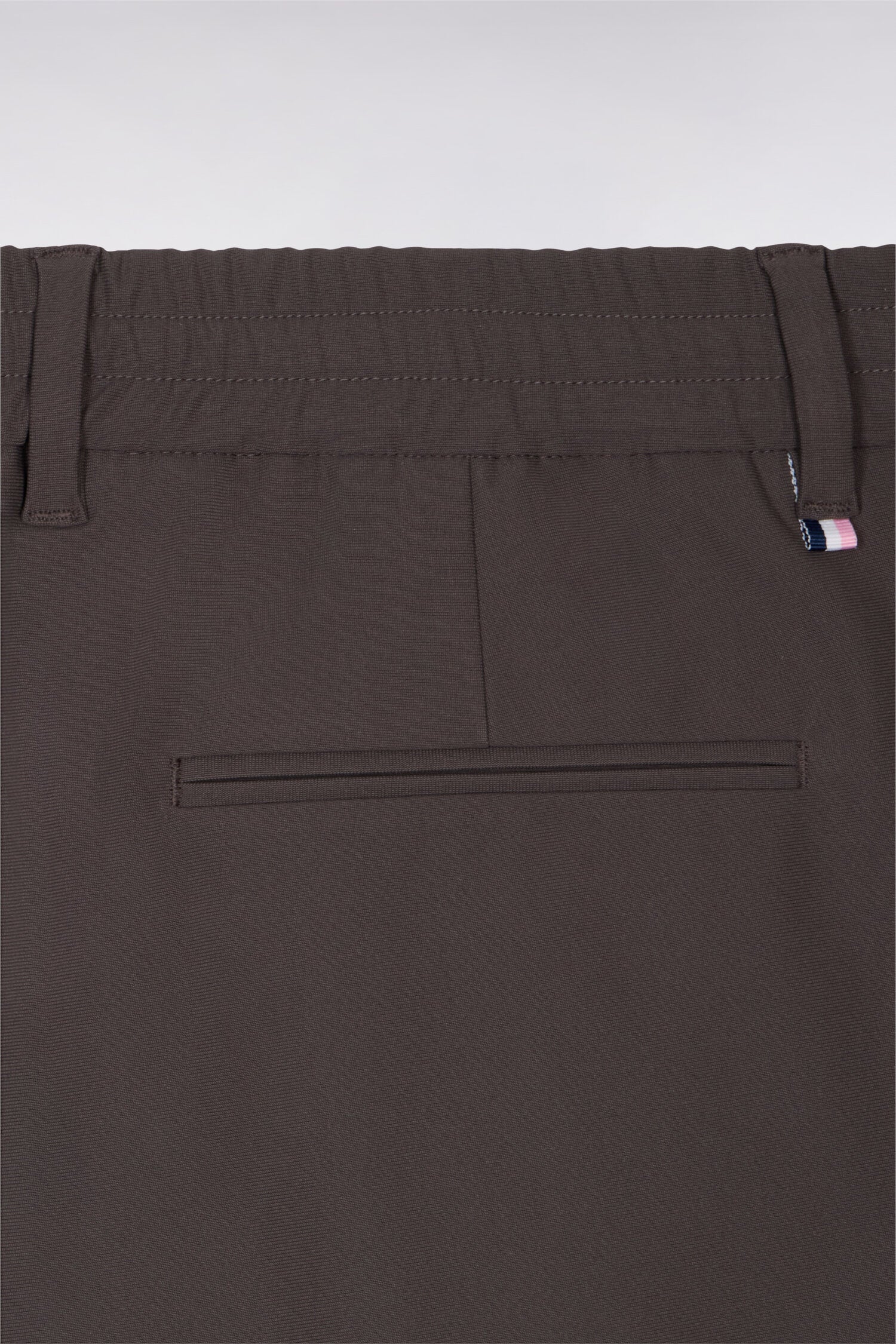 Pantalon taille élastiquée en tissu technique gris coupe Modern - Image 6