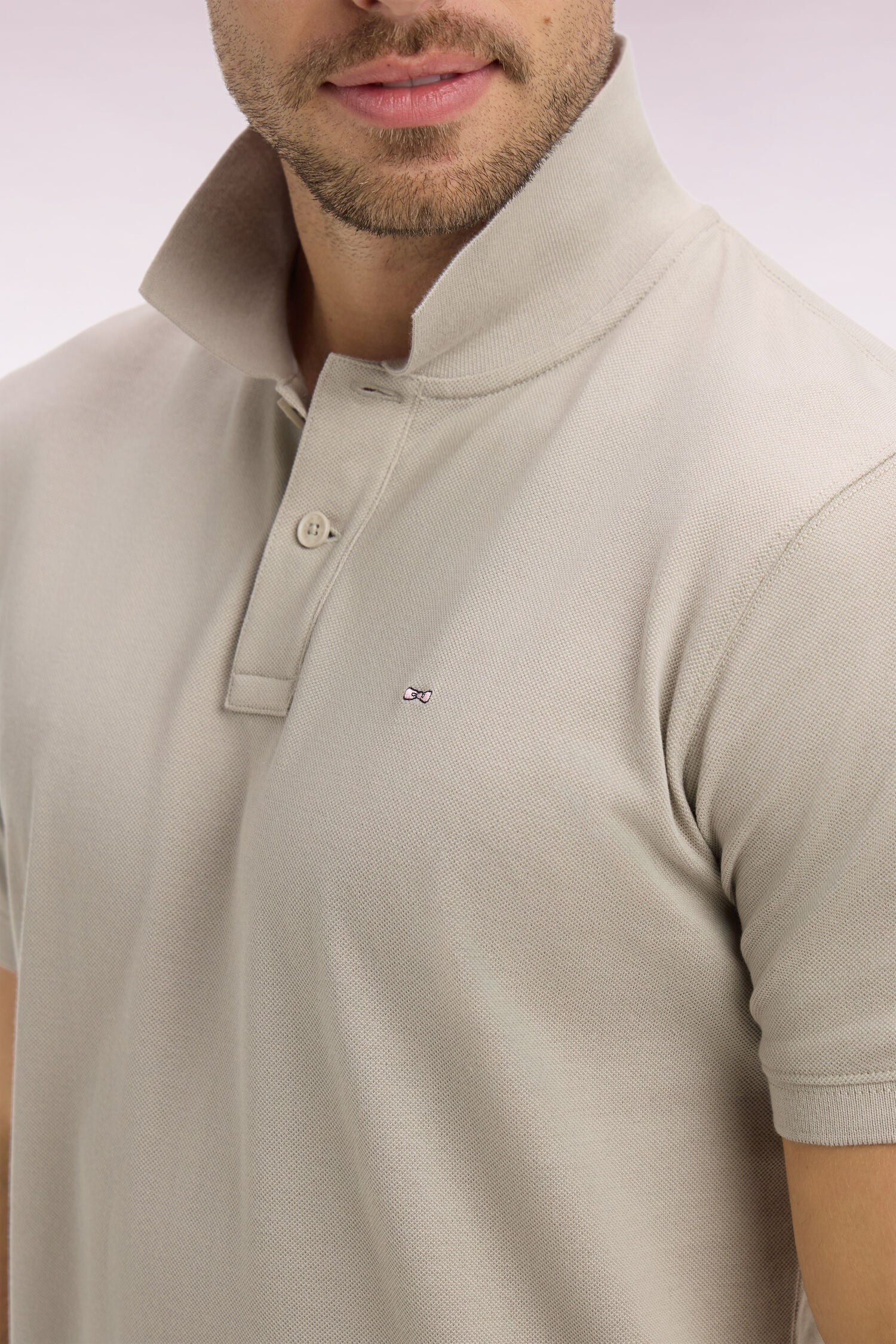 Polo à manches courtes en coton gris clair coupe regular - Image 4