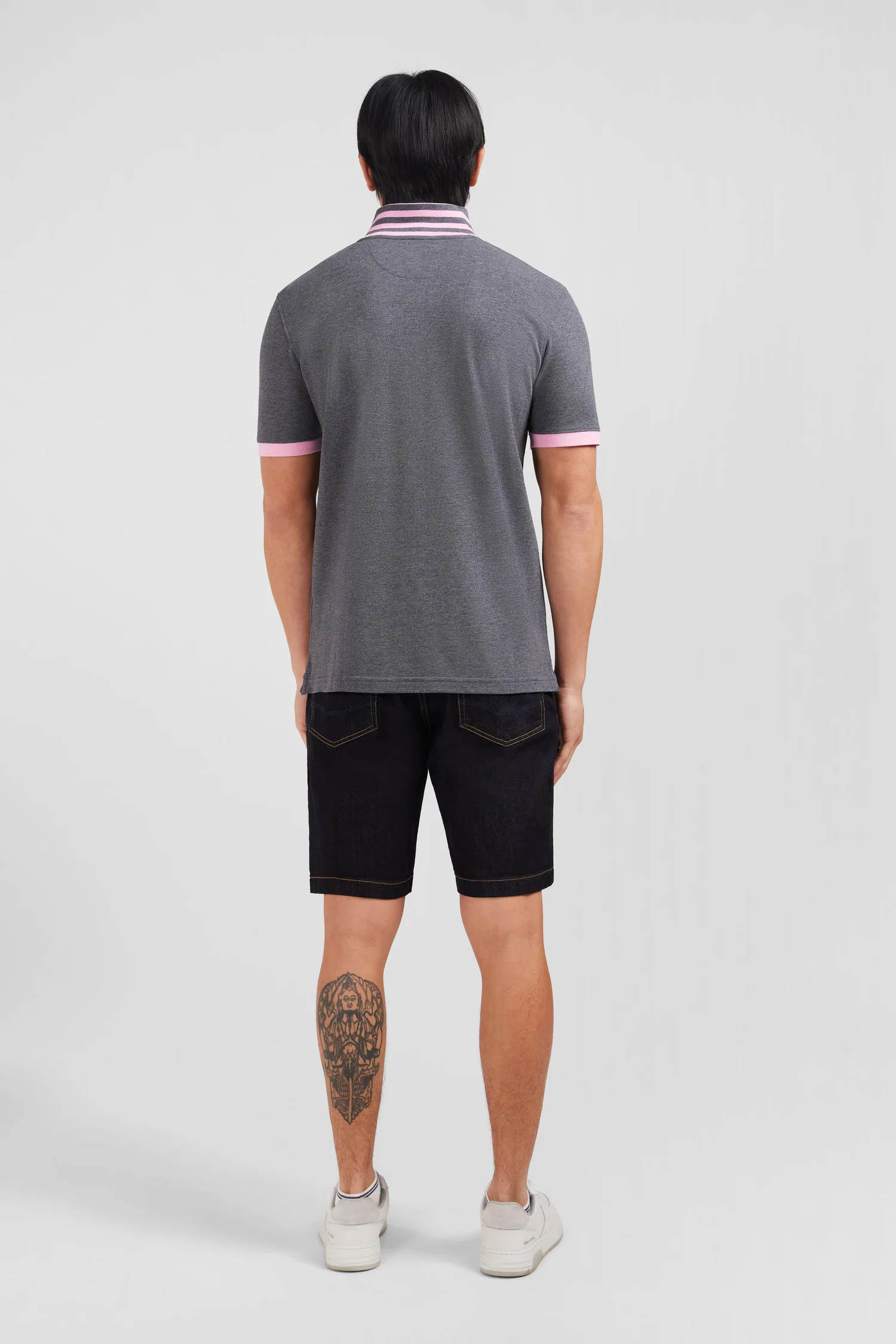 Polo gris en coton pima avec détails contrastés - Image 4