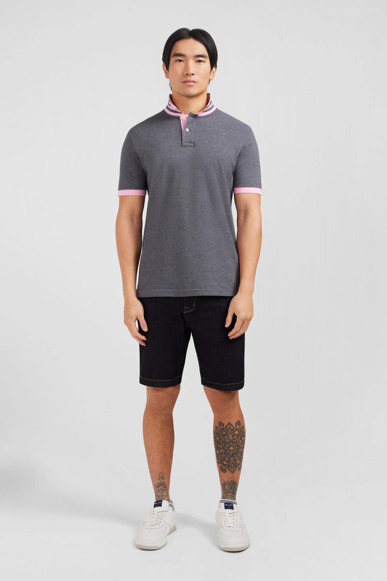 Polo gris en coton pima avec détails contrastés - Image 7