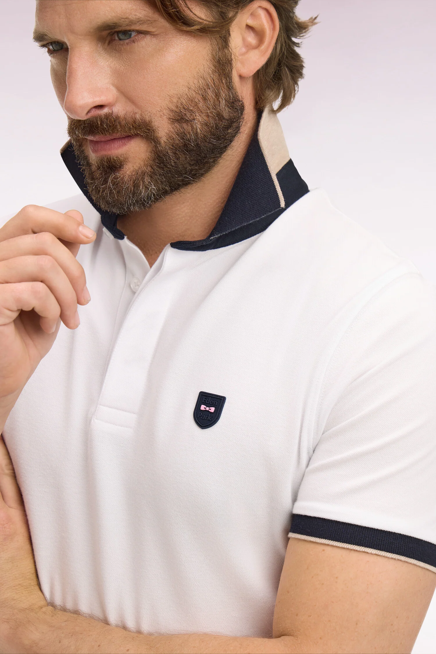 Polo manches courtes en coton blanc et découpes marine coupe slim - Image 4