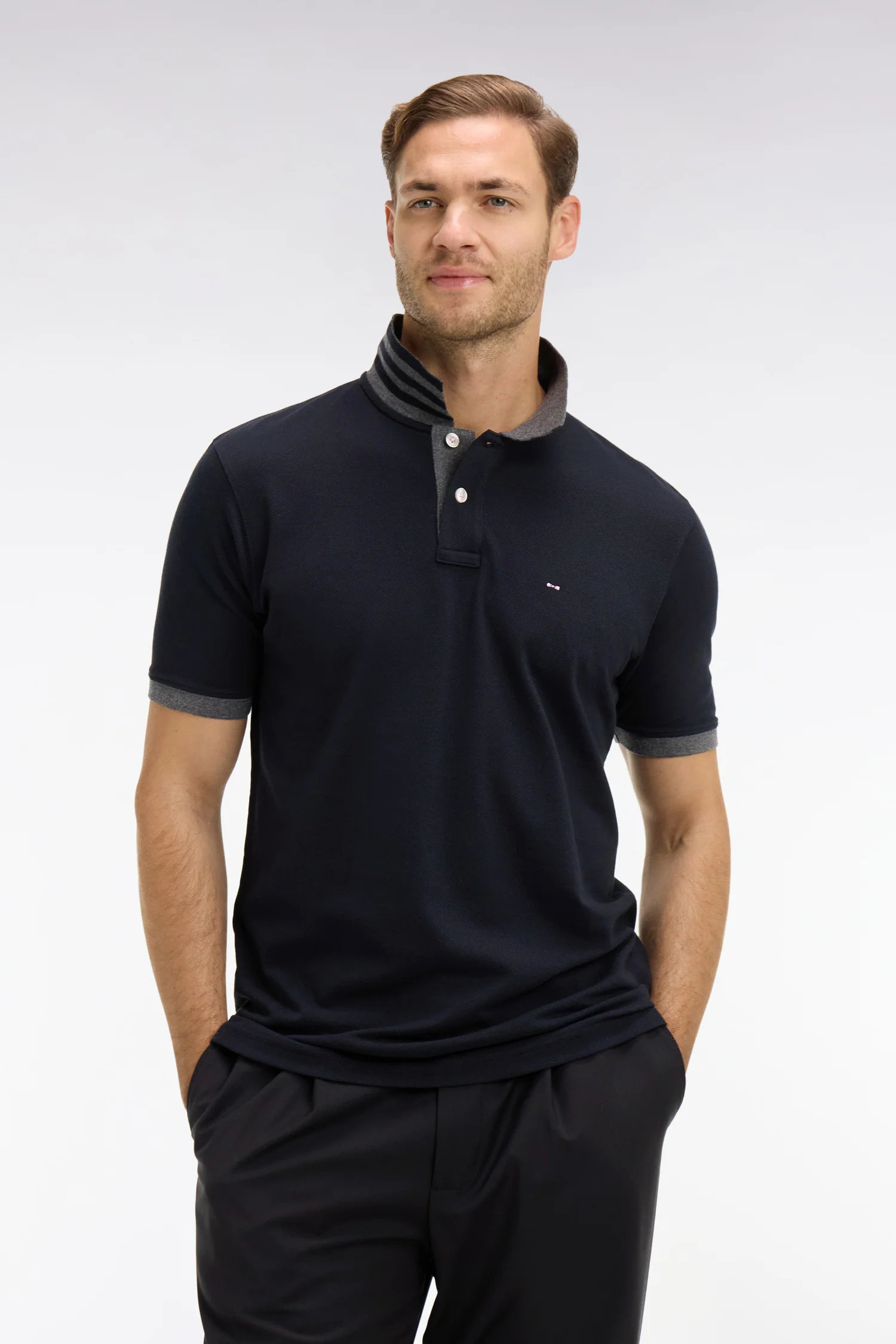 Polo noir en coton pima avec détails contrastés - Image 3