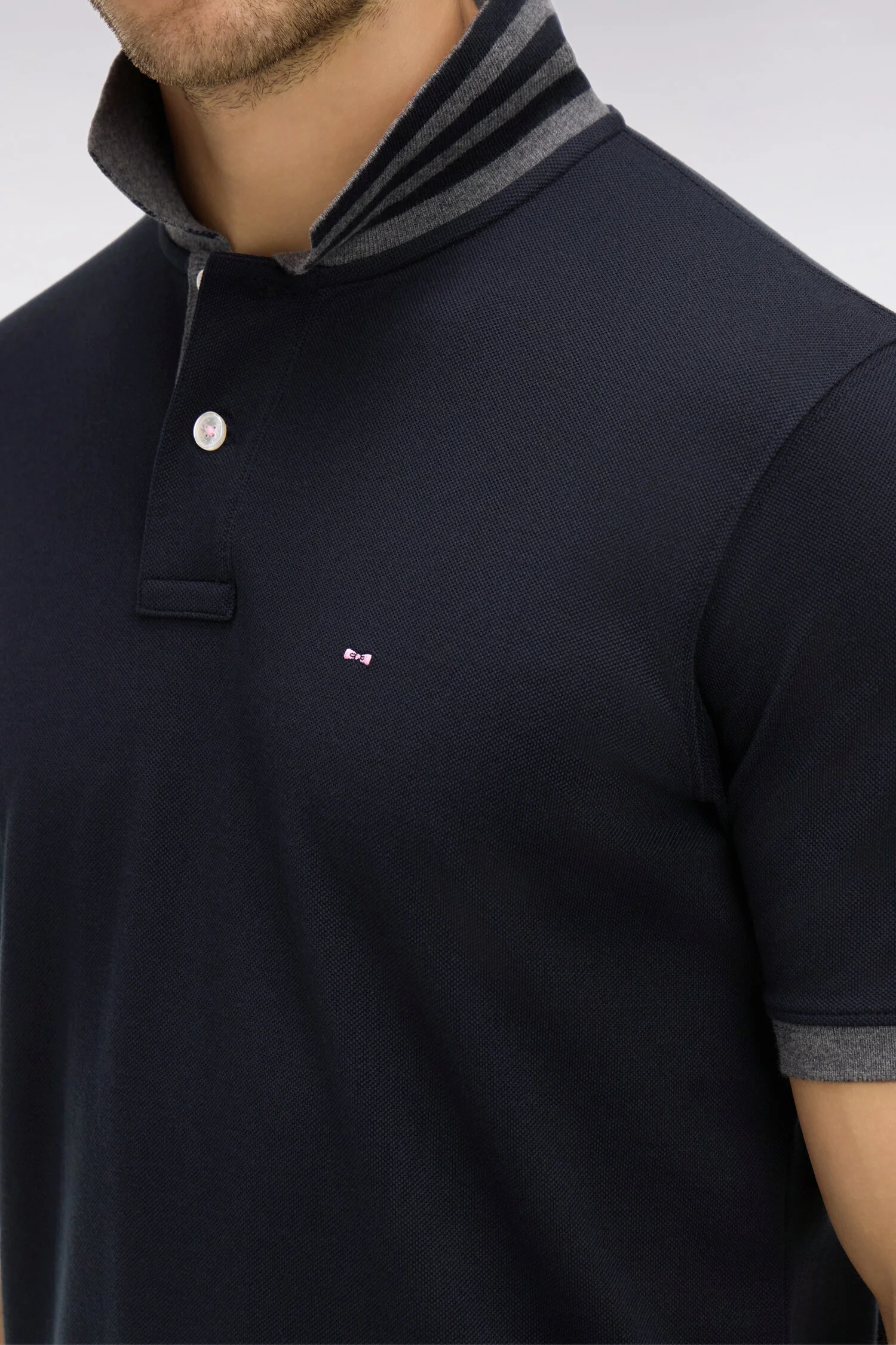 Polo noir en coton pima avec détails contrastés - Image 4
