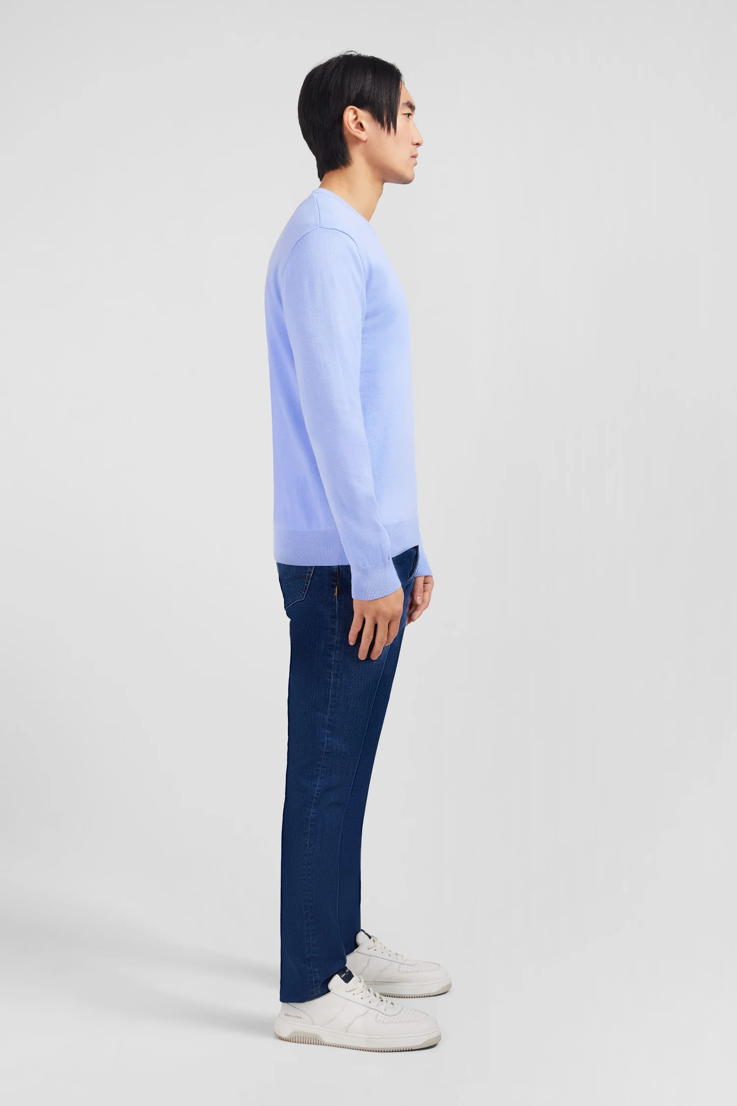 Pull bleu à col V en coton - Image 5