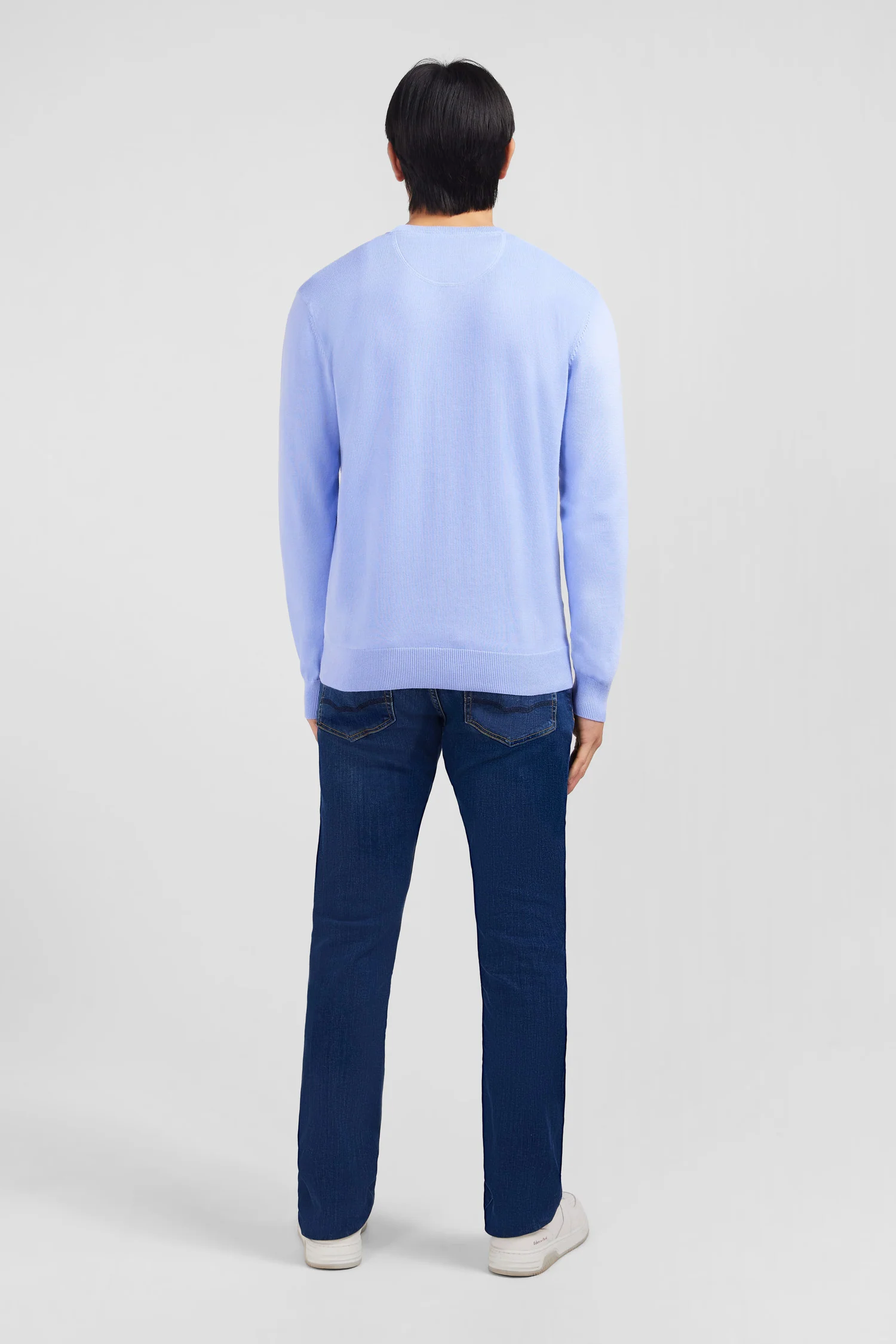 Pull bleu à col V en coton - Image 6