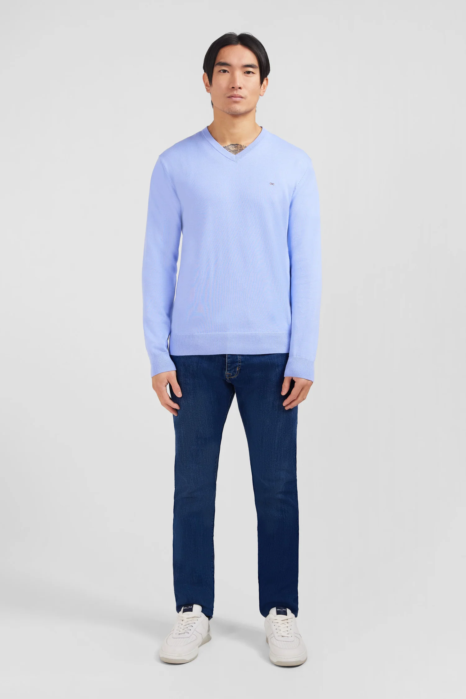 Pull bleu à col V en coton - Image 7