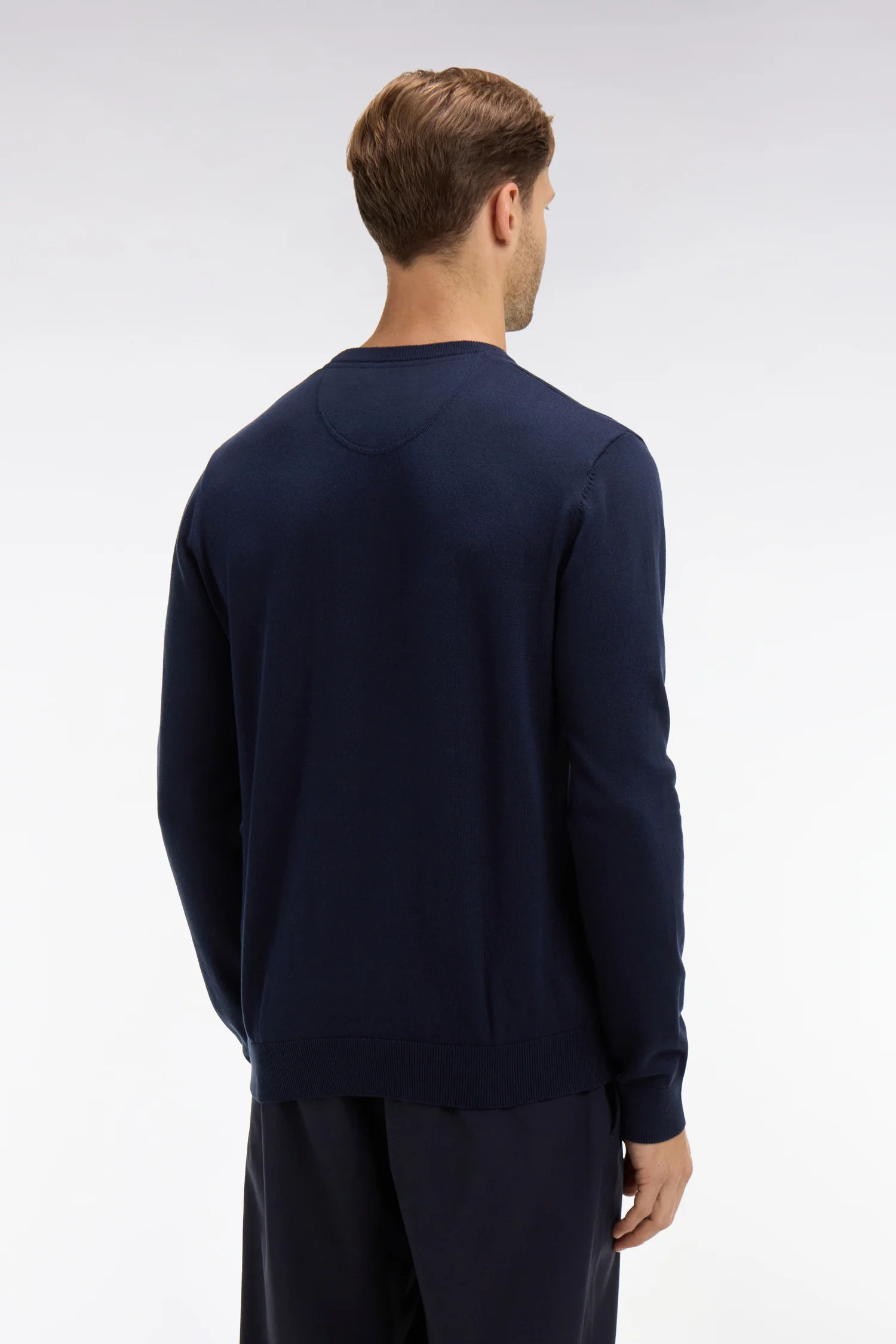 Pull bleu marine à col rond en coton - Image 5