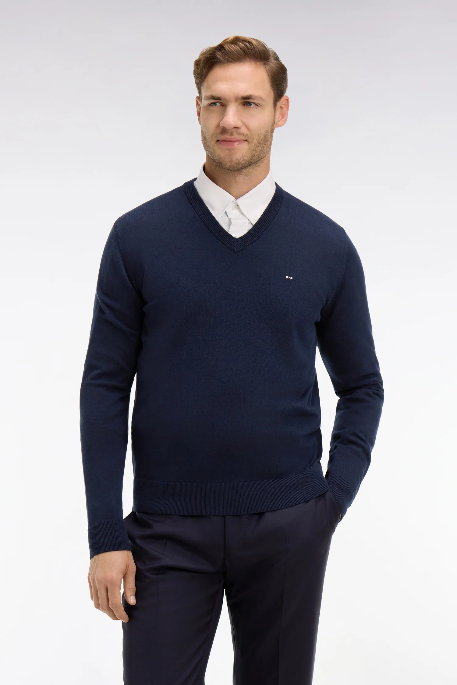 Pull bleu marine à col V en coton - Image 3