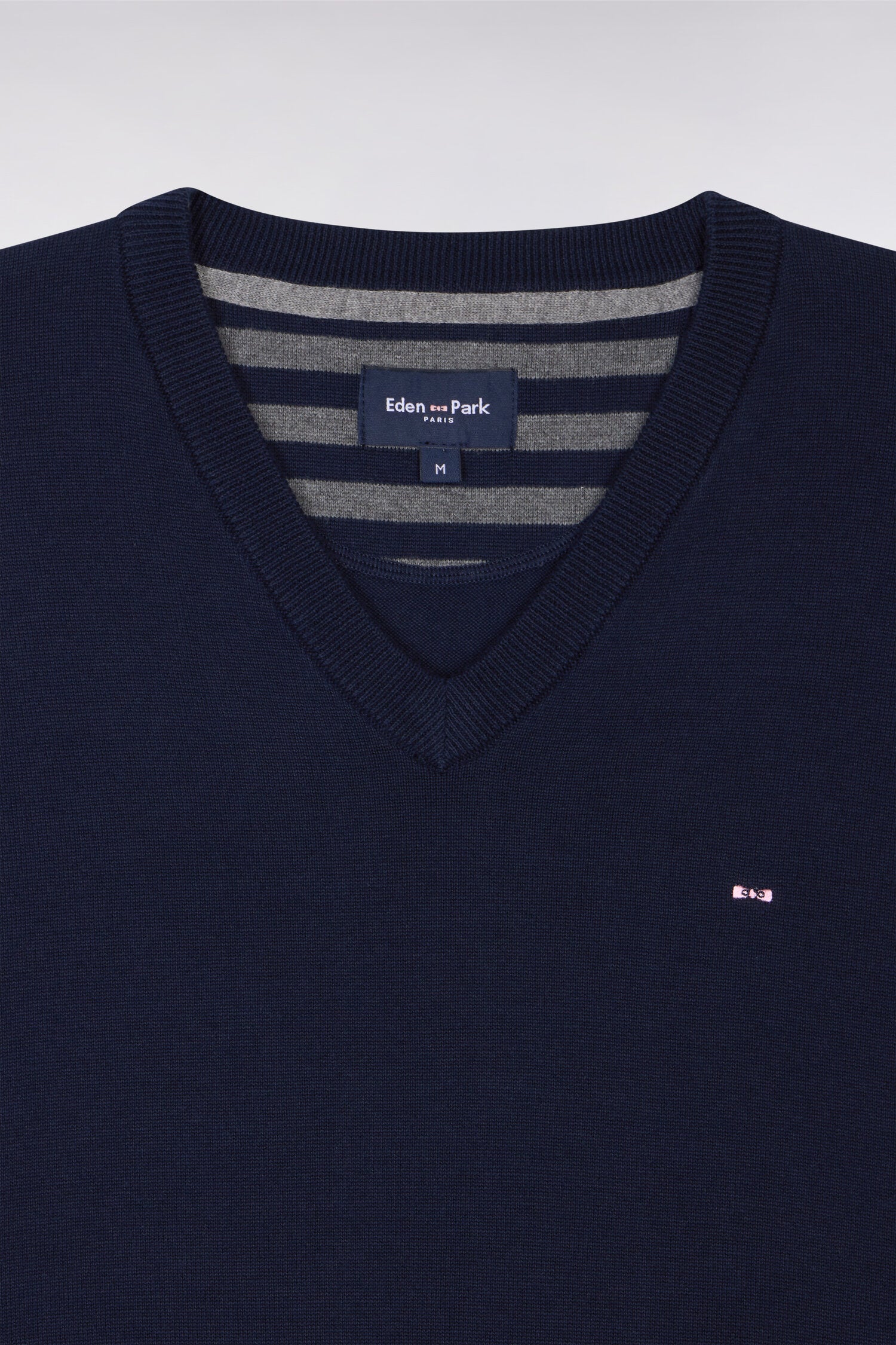 Pull bleu marine à col V en coton - Image 6