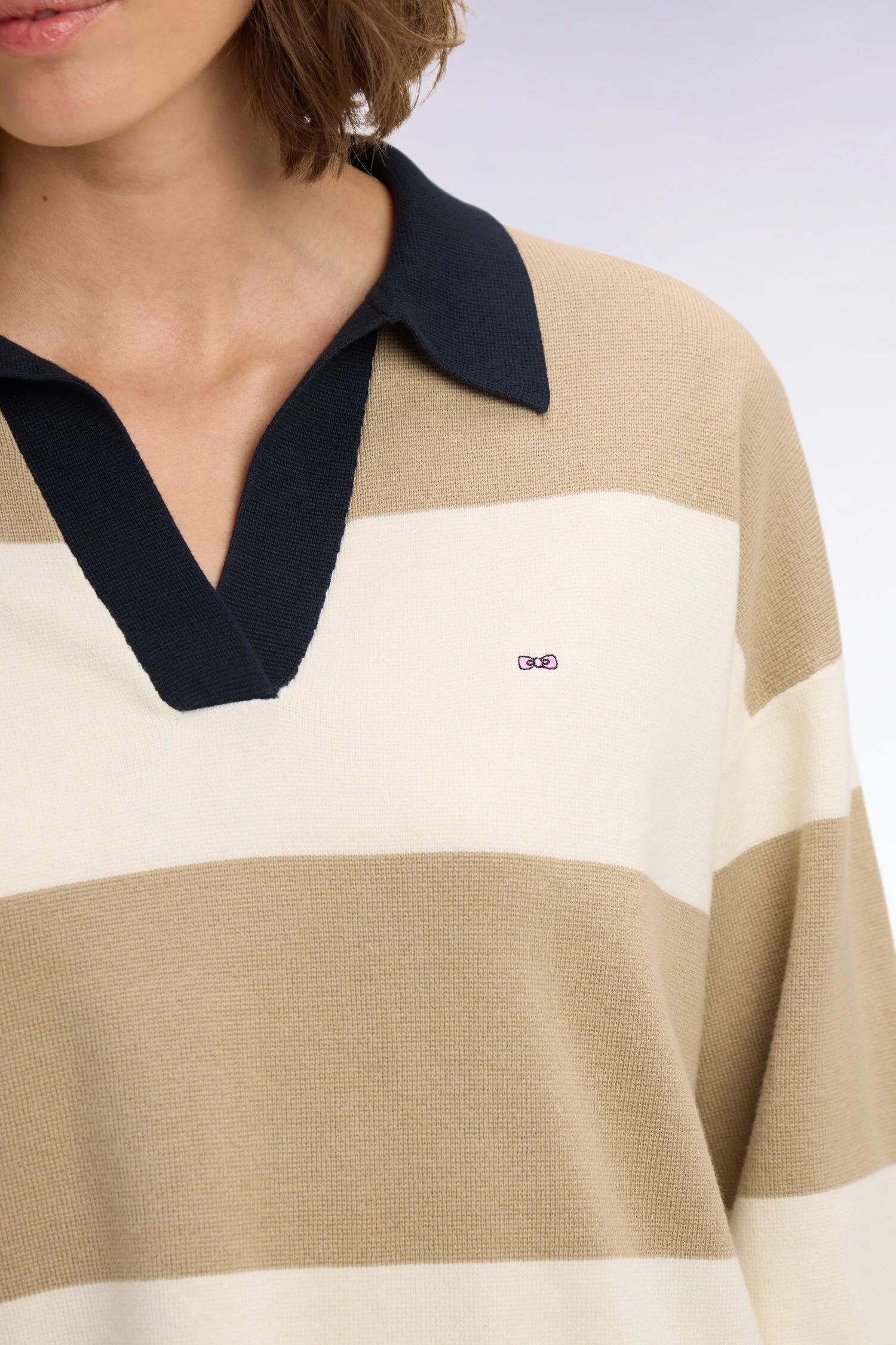 Pull col polo en coton rayé beige et écru coupe oversized - Image 4
