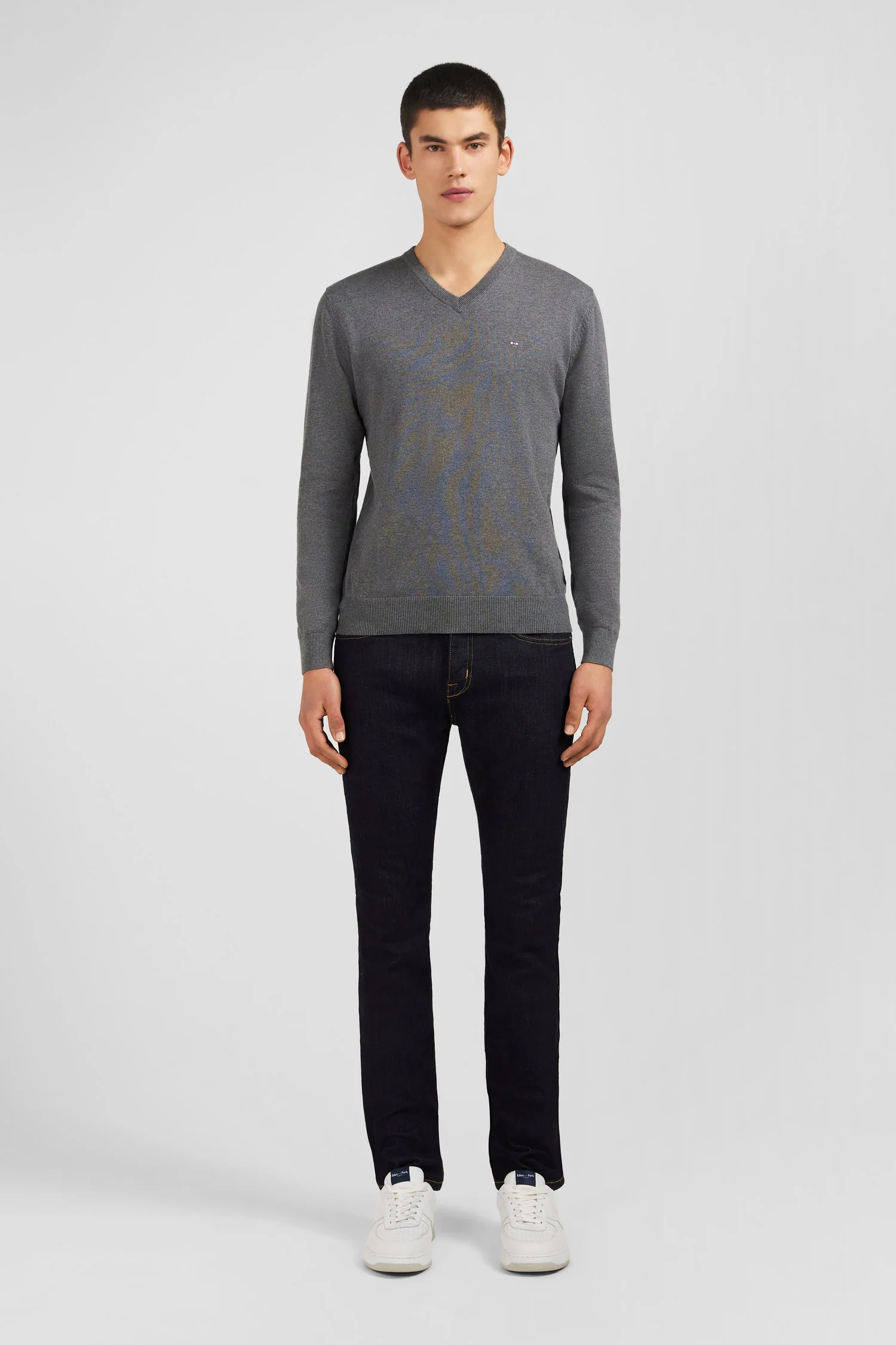 Pull gris à col V en coton - Image 7
