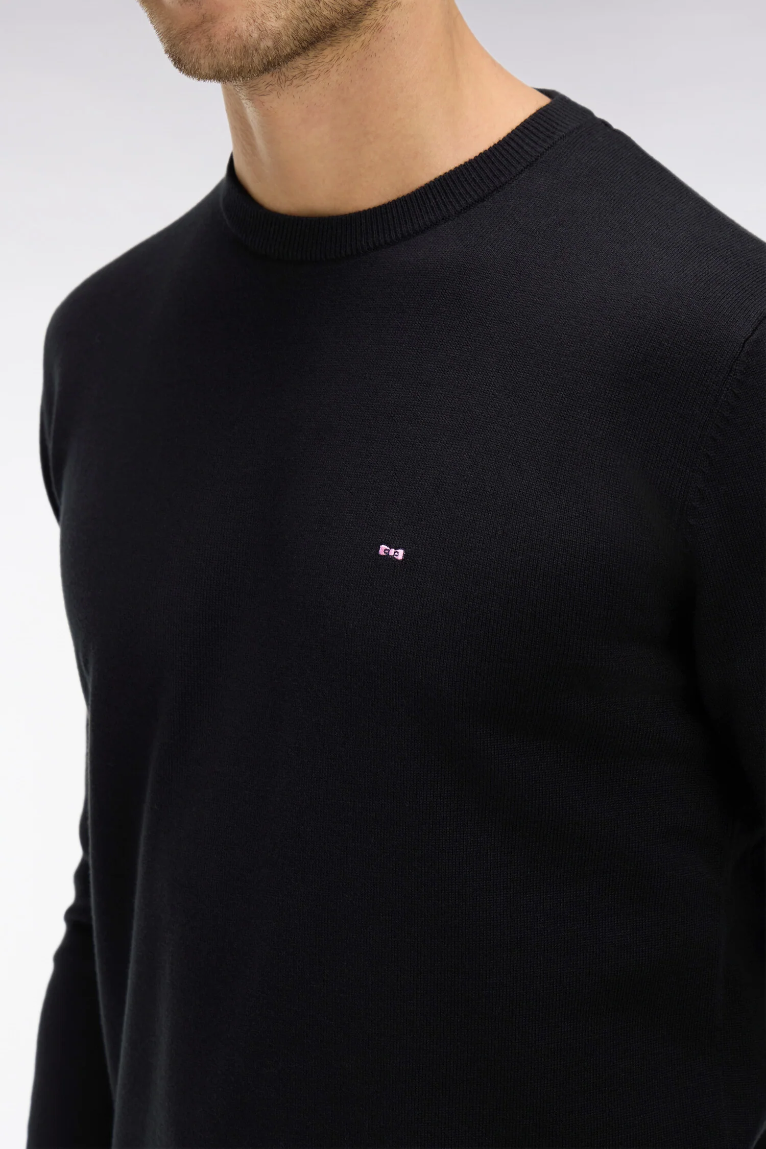 Pull noir à col rond en coton - Image 3
