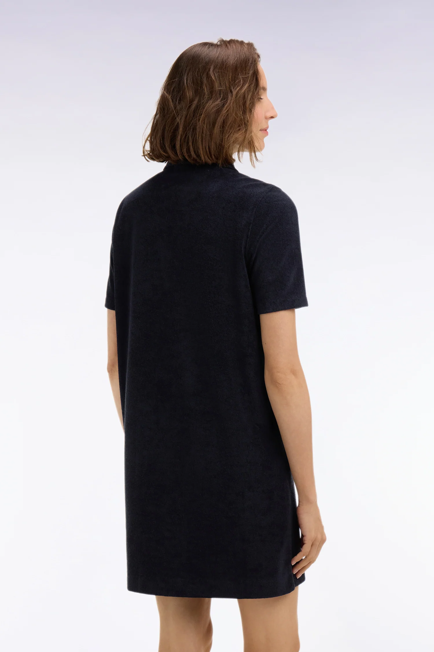 Robe courte en éponge marine coupe droite - Image 5