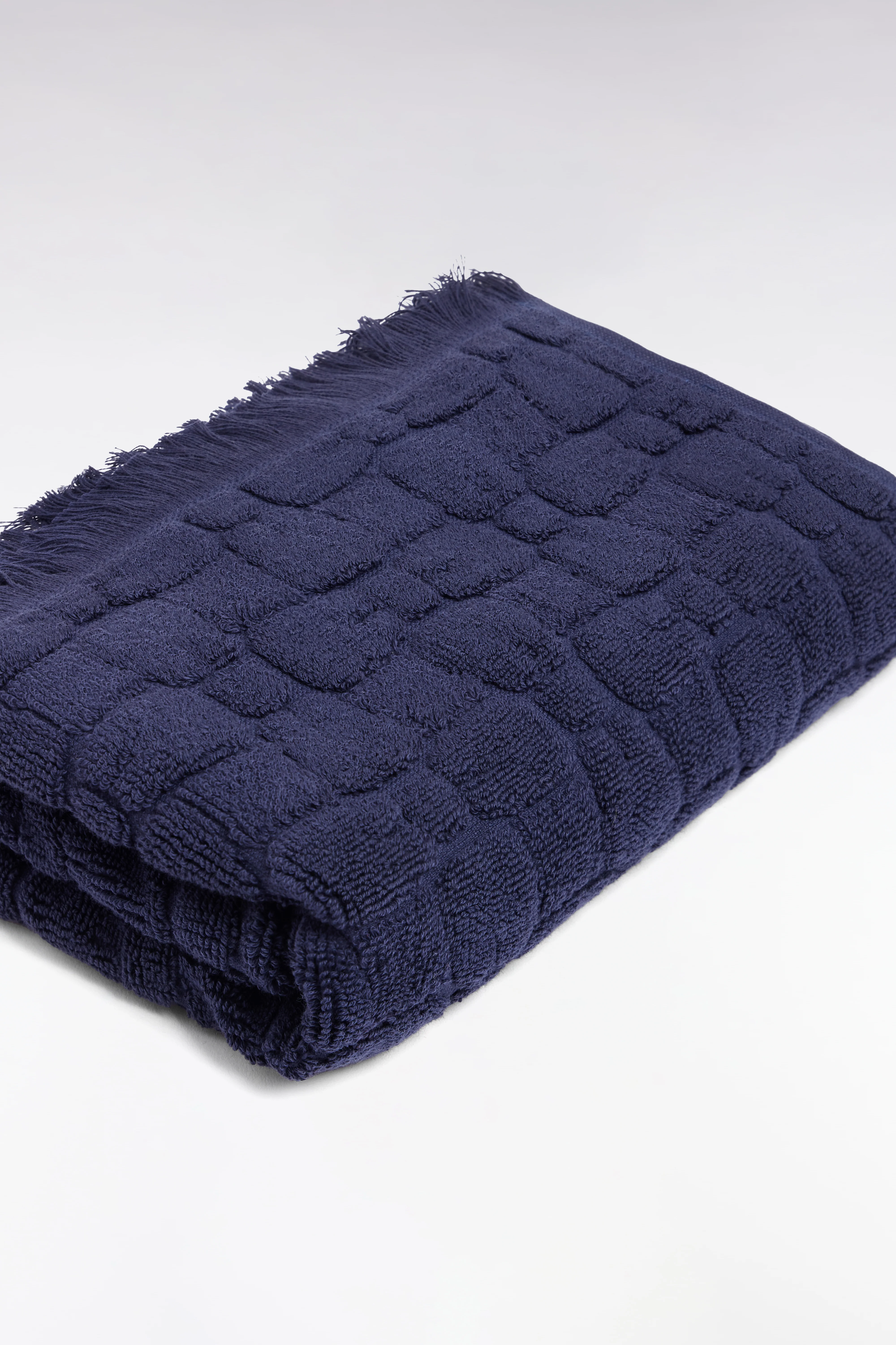 Serviette de toilette en coton marine à micromotifs nœuds papillon - Image 3