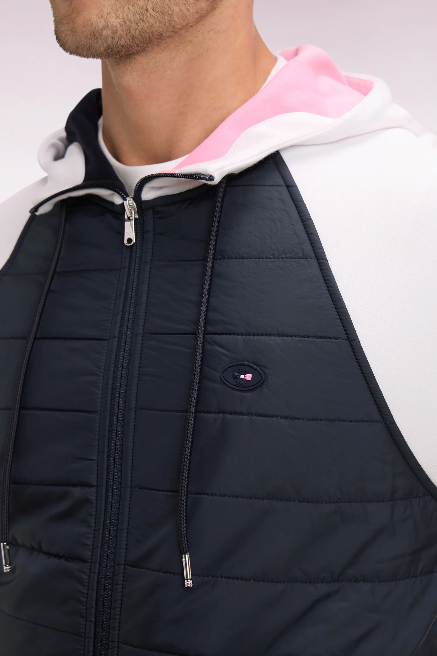 Sweatshirt zippé XV de France à capuche en molleton blanc à parmenture matelassée marine coupe regular - Image 4