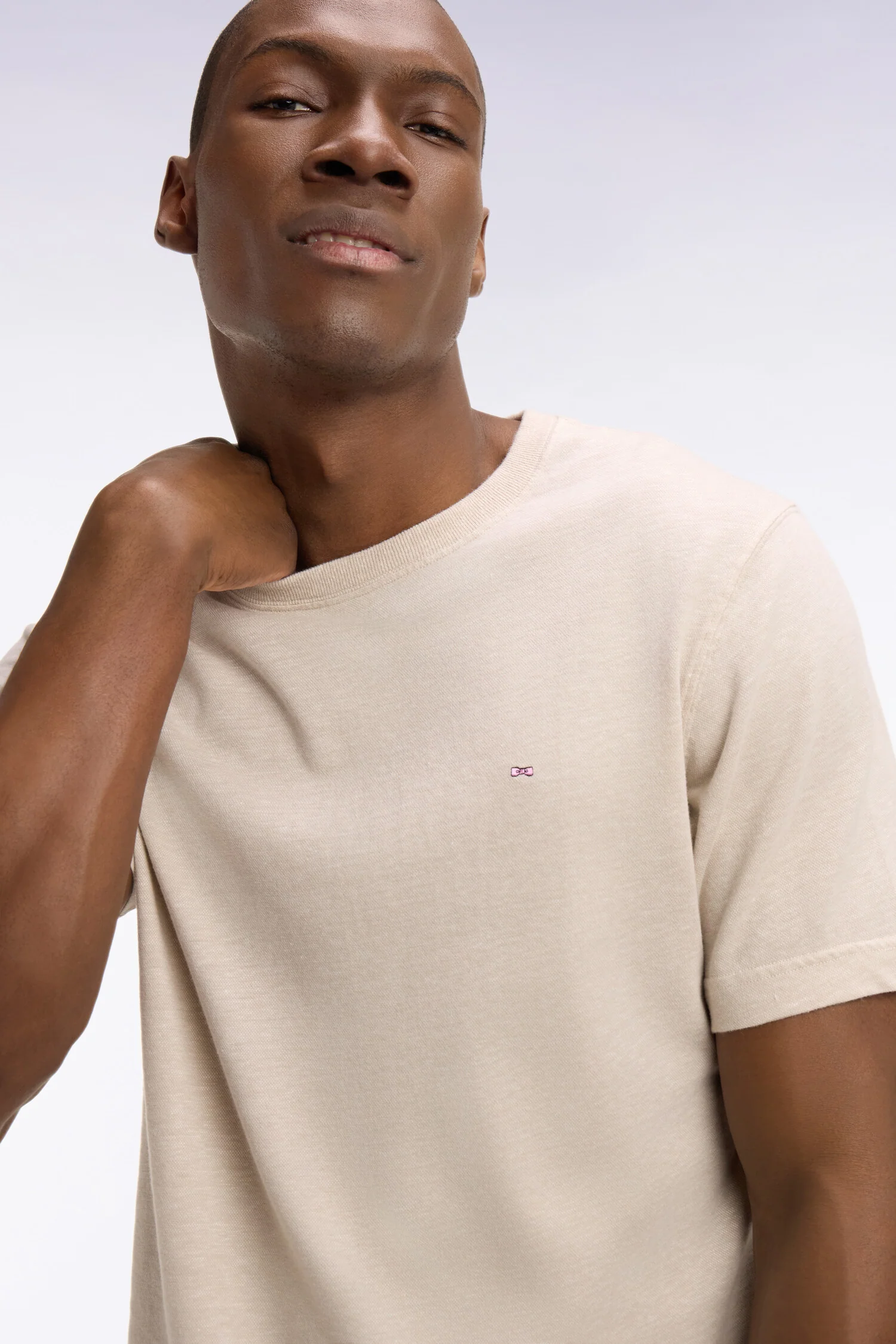 T-shirt Ă manches courtes en coton et lin beige coupe regular - Image 5