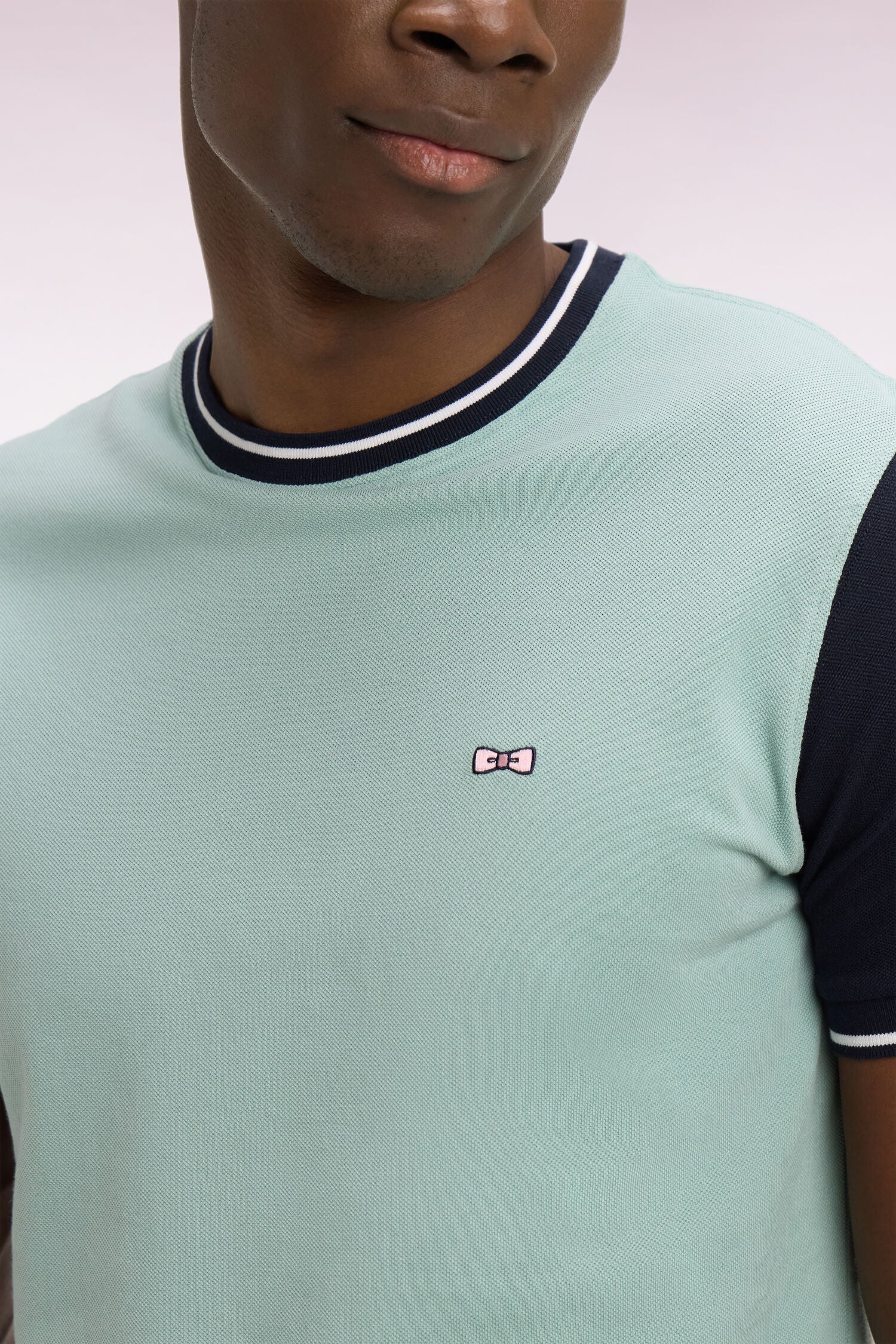 T-shirt à manches courtes en coton vert d'eau brodé coupe regular - Image 4